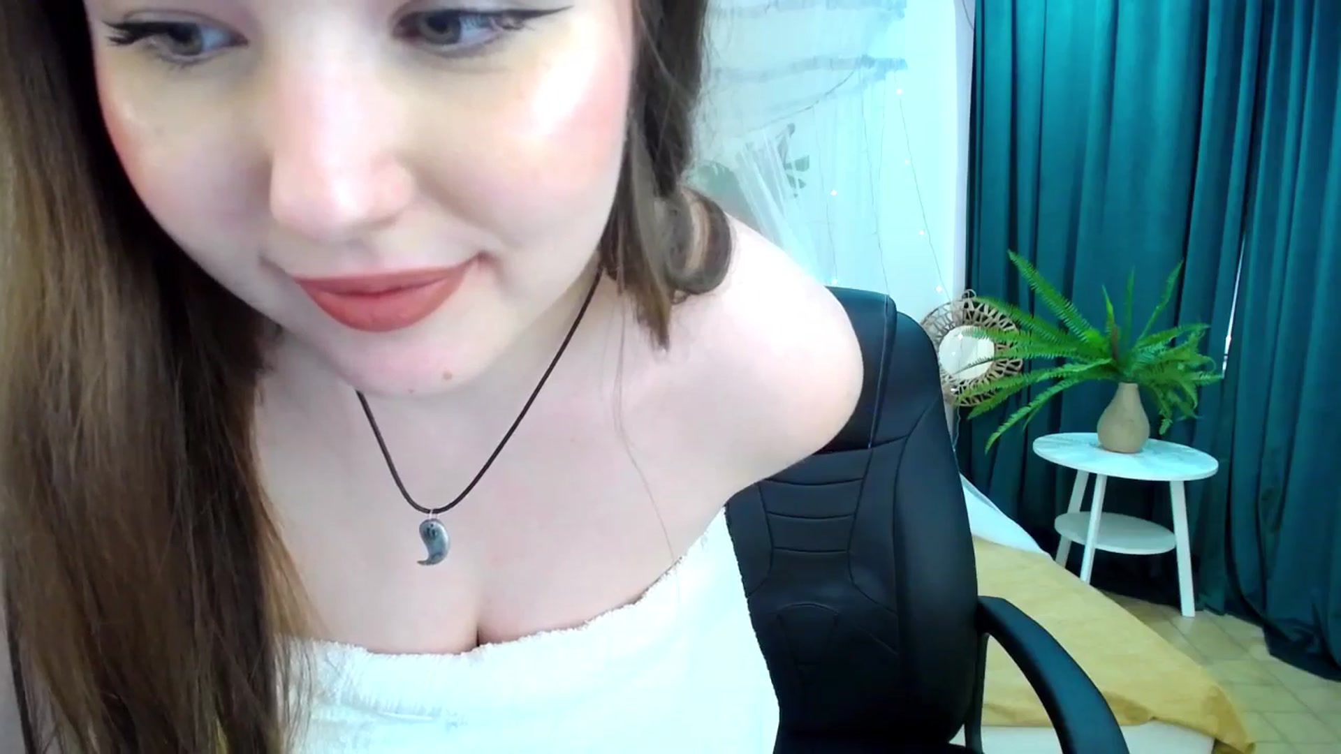 Gallery image thumbnail from AdmireMyEyes's myfreecams stream on, 04/15/2025, 12:29 image 11 of 20