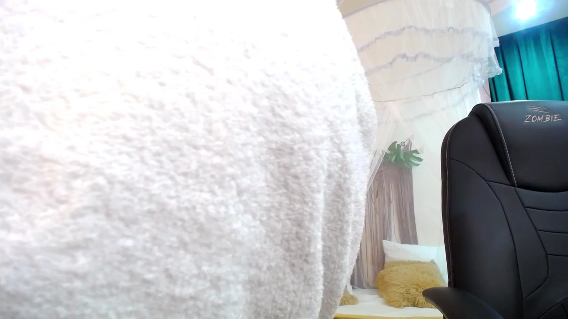 Gallery image thumbnail from AdmireMyEyes's myfreecams stream on, 04/15/2025, 12:29 image 15 of 20