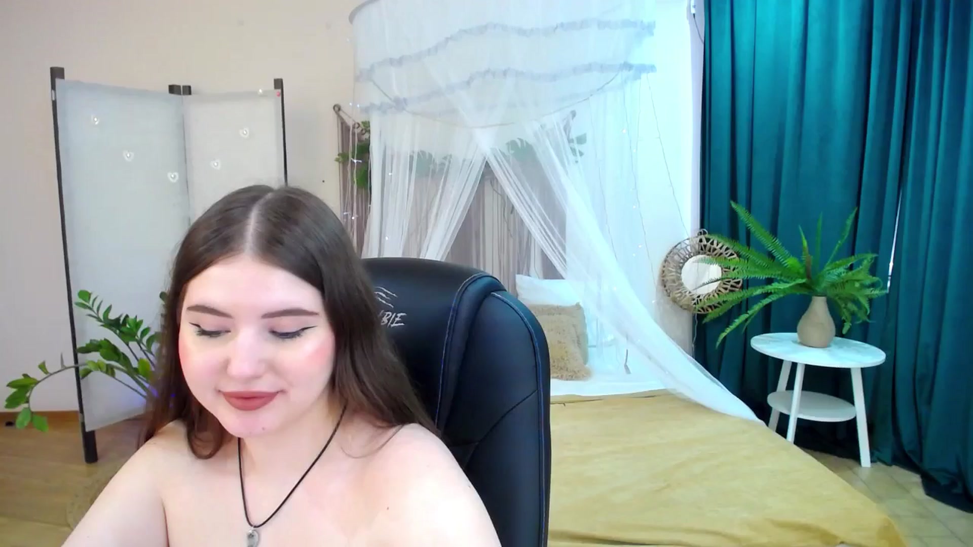Gallery image thumbnail from AdmireMyEyes's myfreecams stream on, 04/15/2025, 12:29 image 9 of 20