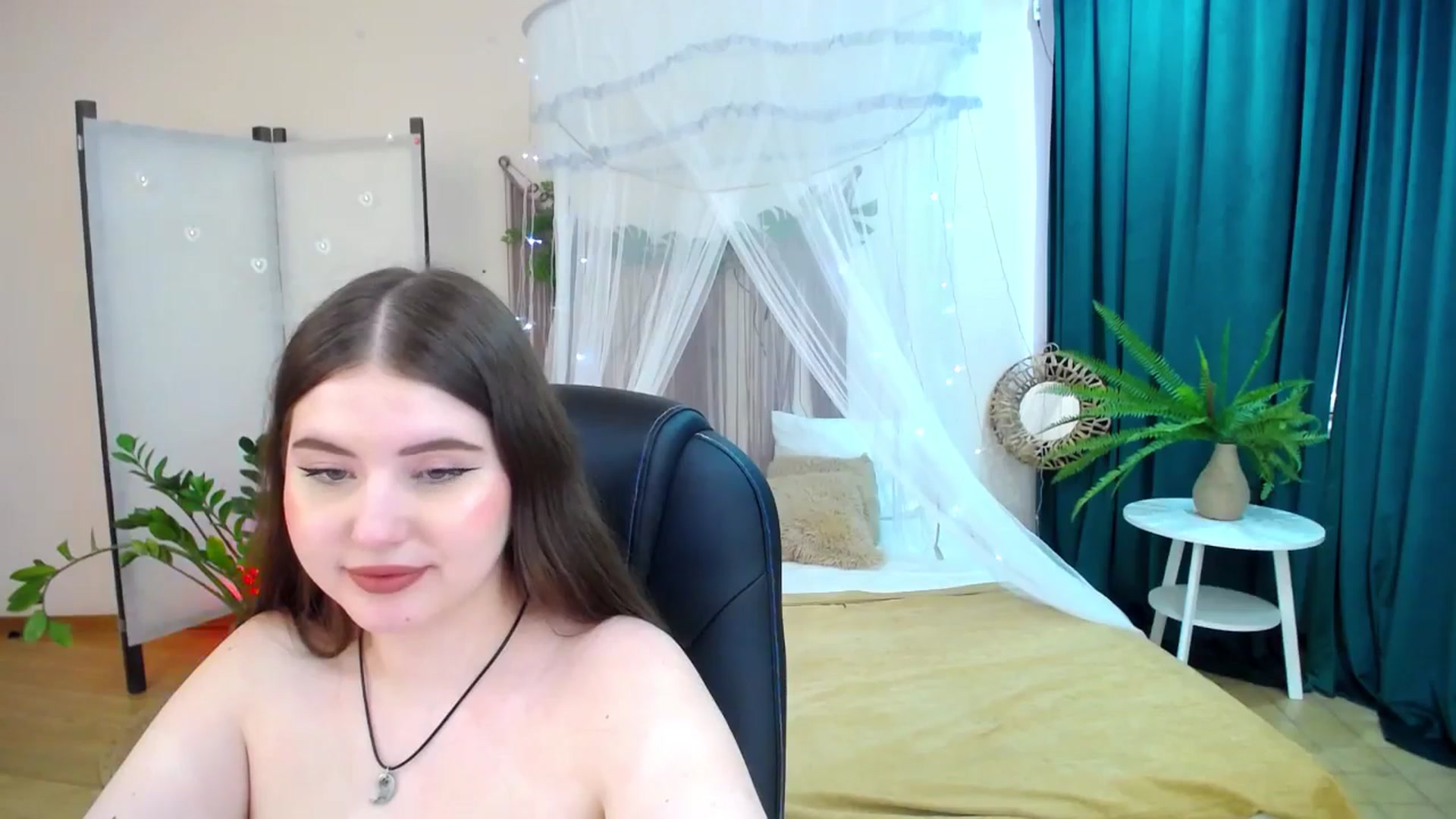 Gallery image thumbnail from AdmireMyEyes's myfreecams stream on, 04/15/2025, 12:29 image 7 of 20