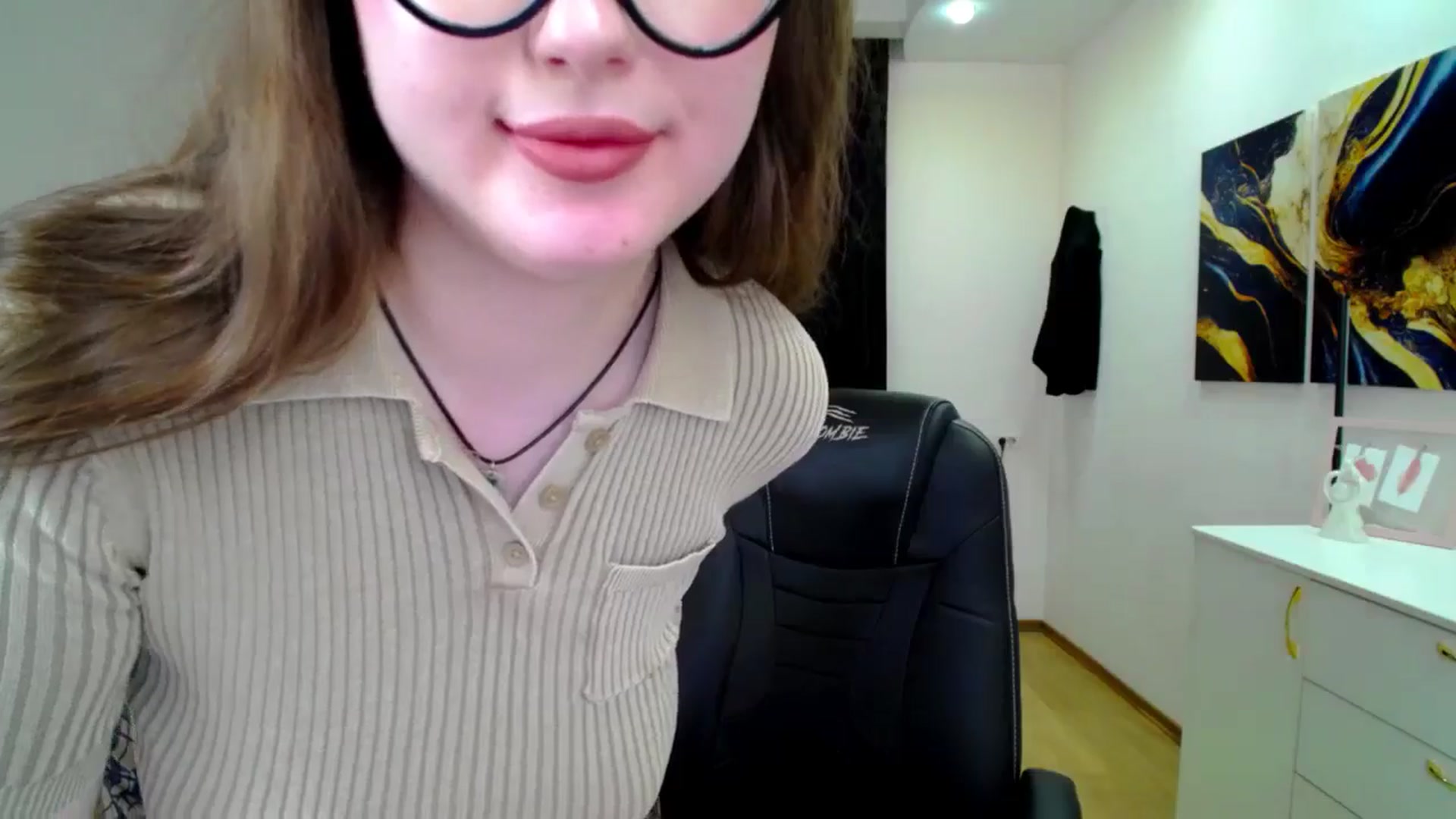 Gallery image thumbnail from AdmireMyEyes's myfreecams stream on, 04/16/2025, 07:48 image 11 of 20