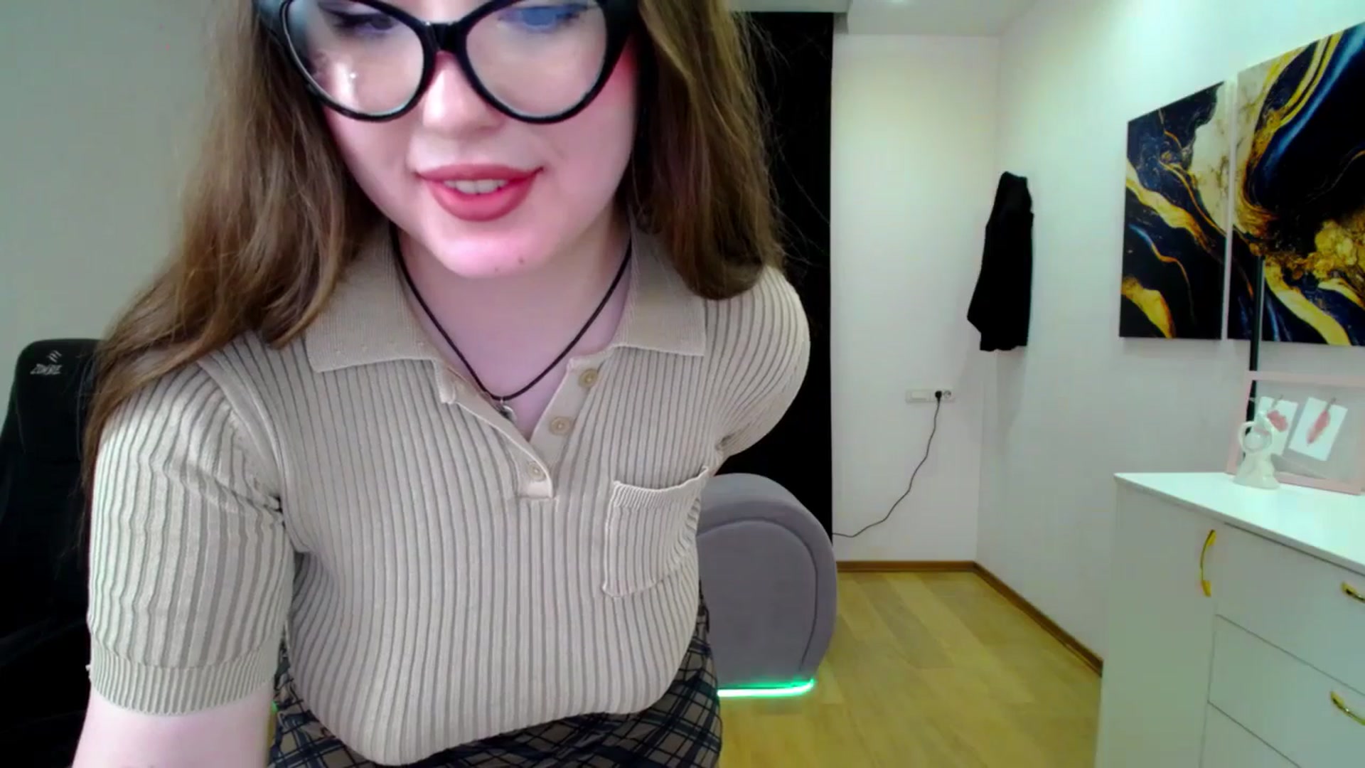 Gallery image thumbnail from AdmireMyEyes's myfreecams stream on, 04/16/2025, 07:48 image 15 of 20