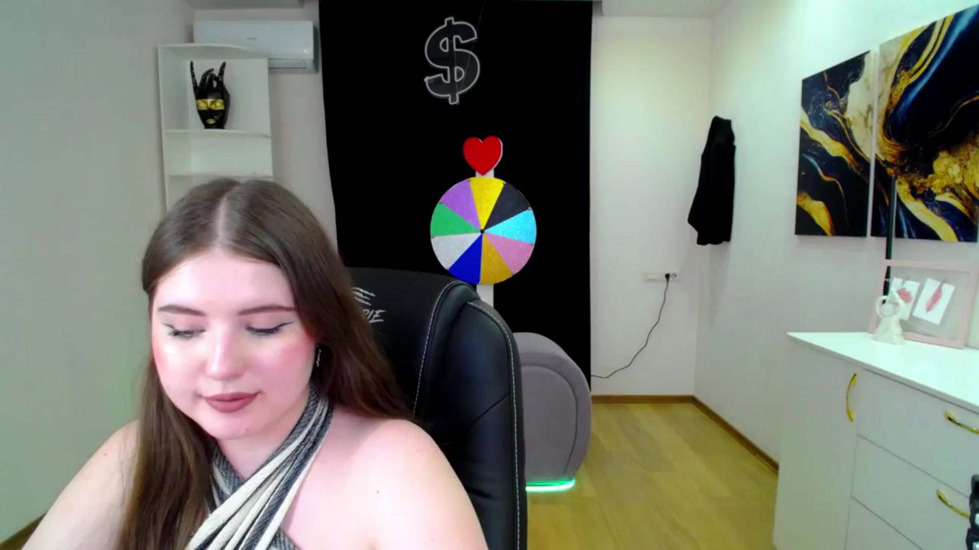 Gallery image thumbnail from AdmireMyEyes's myfreecams stream on, 04/16/2025, 10:38 image 14 of 20