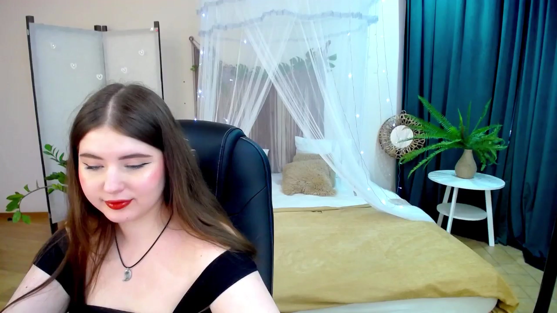 Gallery image thumbnail from AdmireMyEyes's myfreecams stream on, 04/17/2025, 09:47 image 2 of 20