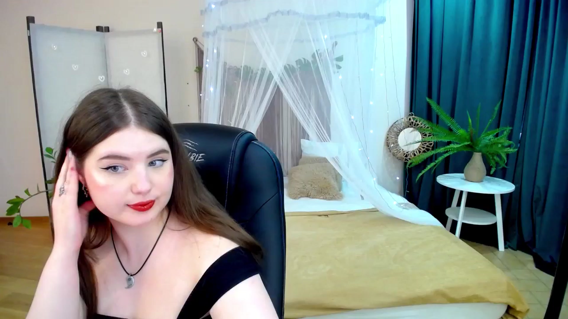 Gallery image thumbnail from AdmireMyEyes's myfreecams stream on, 04/17/2025, 09:47 image 1 of 20