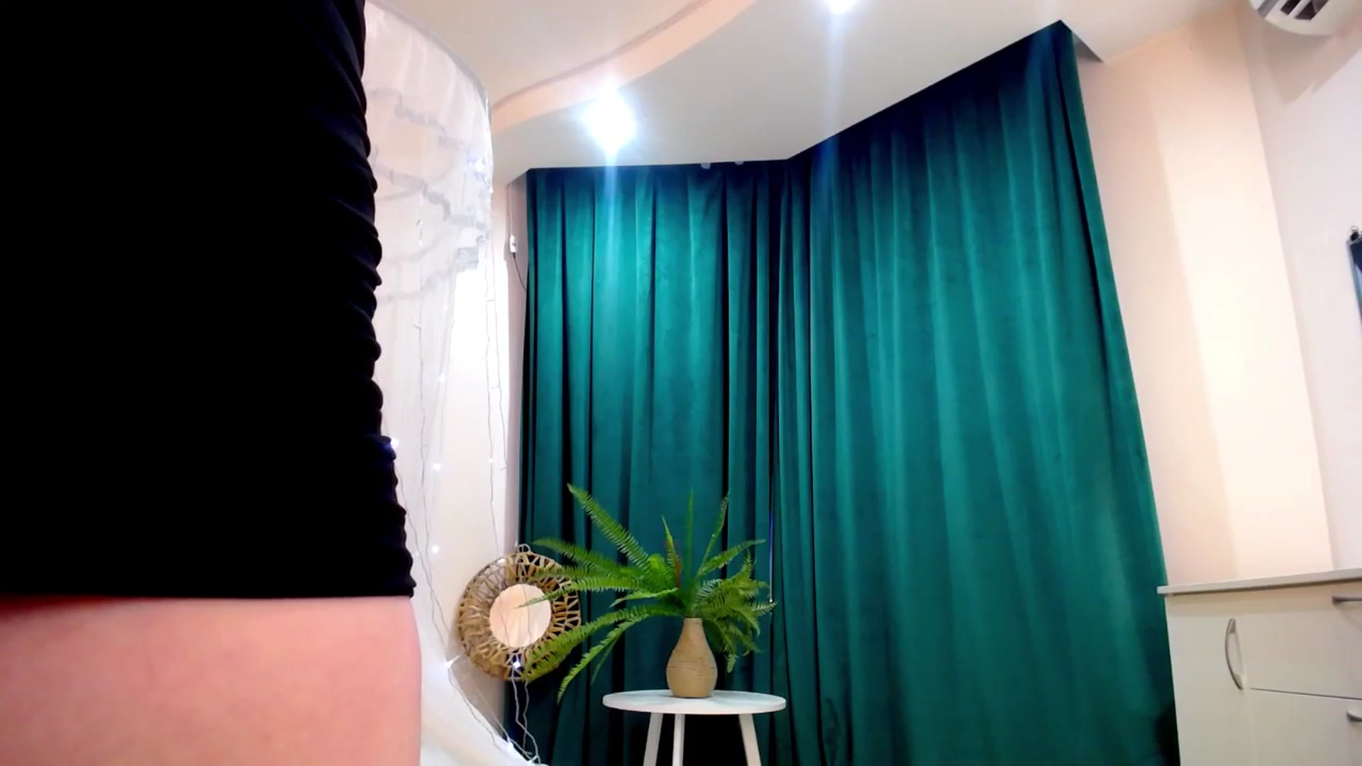 Gallery image thumbnail from AdmireMyEyes's myfreecams stream on, 04/17/2025, 10:14 image 17 of 20