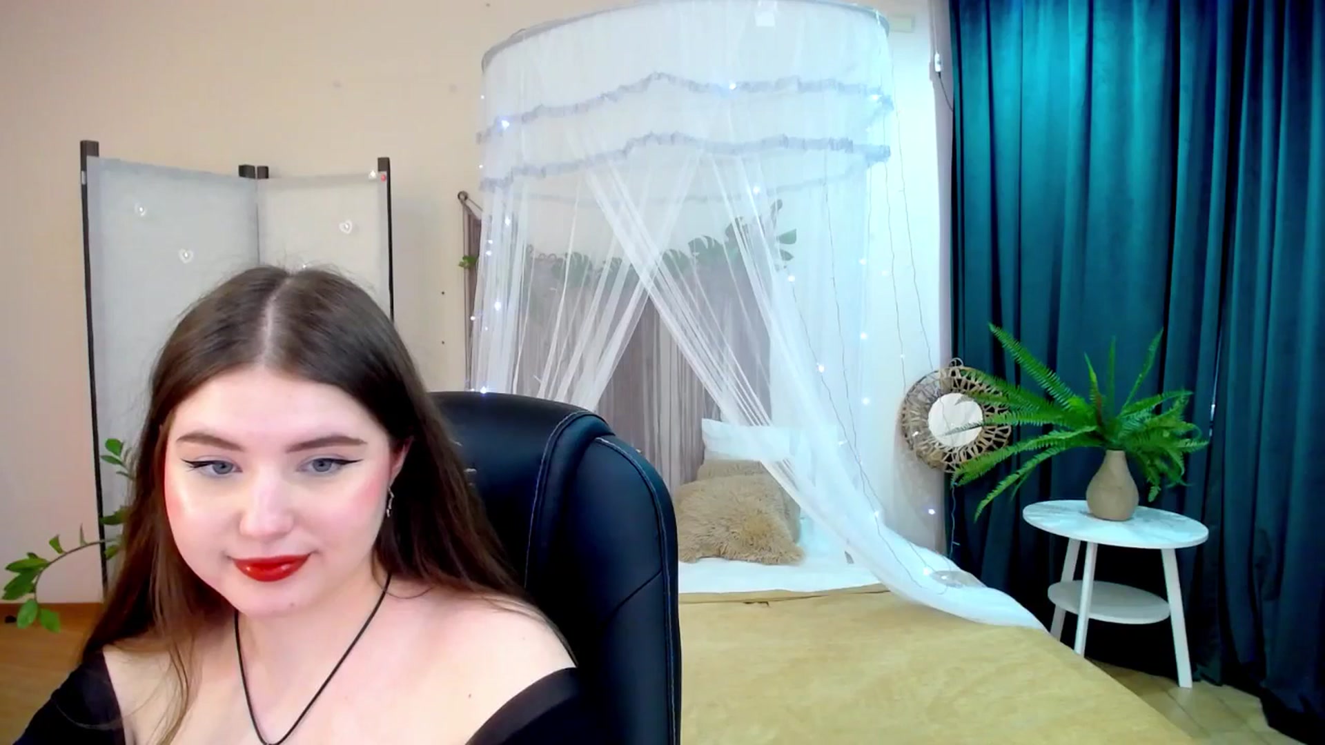 Gallery image thumbnail from AdmireMyEyes's myfreecams stream on, 04/17/2025, 10:14 image 3 of 20