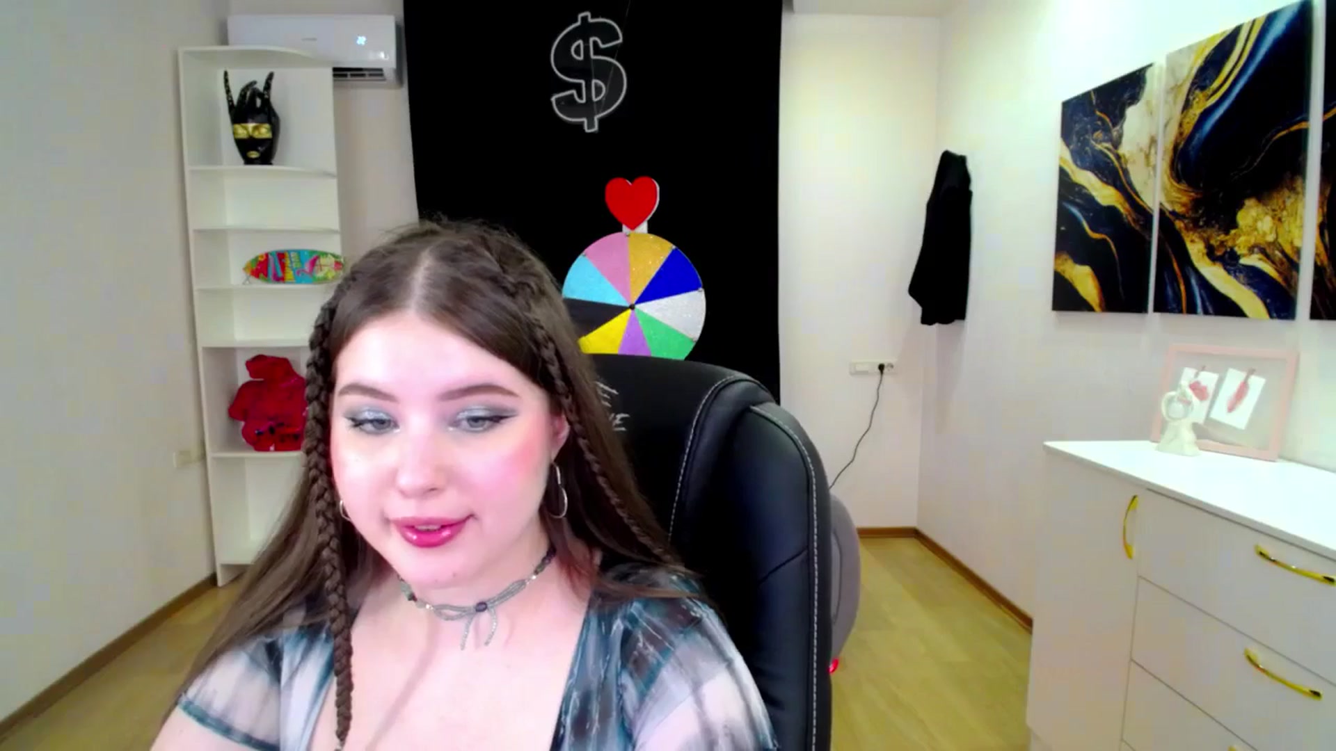 Gallery image thumbnail from AdmireMyEyes's myfreecams stream on, 04/18/2025, 23:25 image 13 of 20