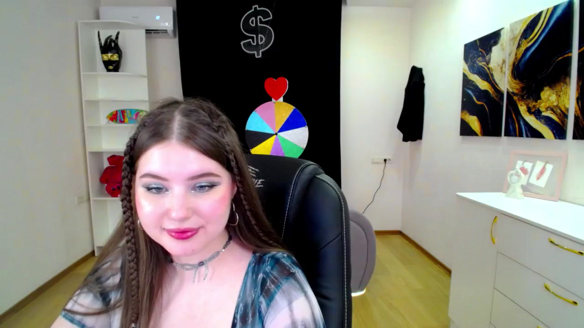 Gallery image thumbnail from AdmireMyEyes's myfreecams stream on, 04/18/2025, 23:25 image 5 of 20