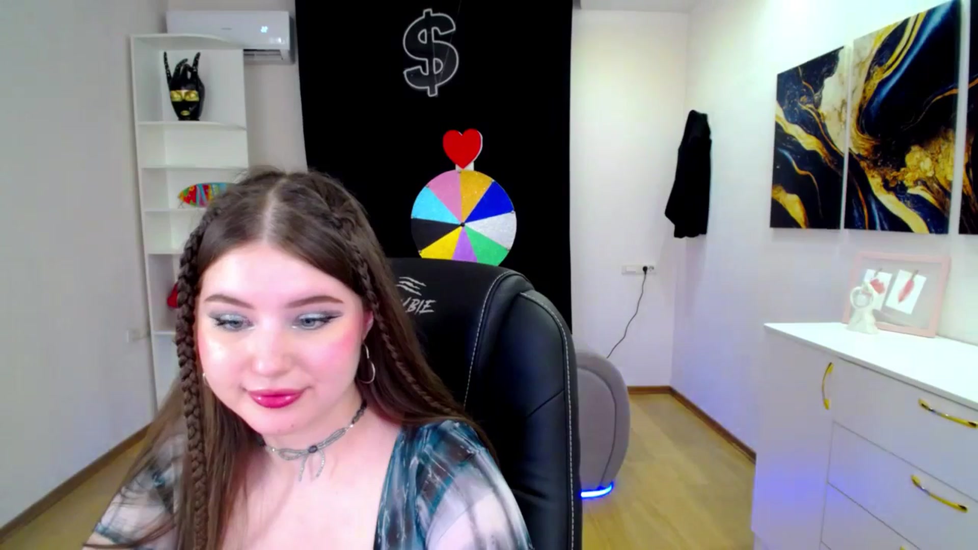 Gallery image thumbnail from AdmireMyEyes's myfreecams stream on, 04/18/2025, 23:25 image 9 of 20