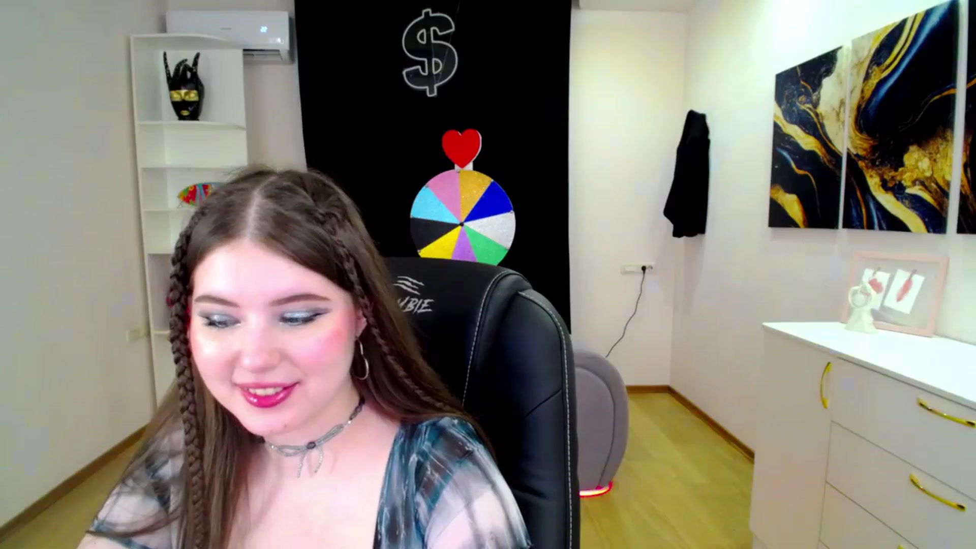Gallery image thumbnail from AdmireMyEyes's myfreecams stream on, 04/18/2025, 23:25 image 7 of 20