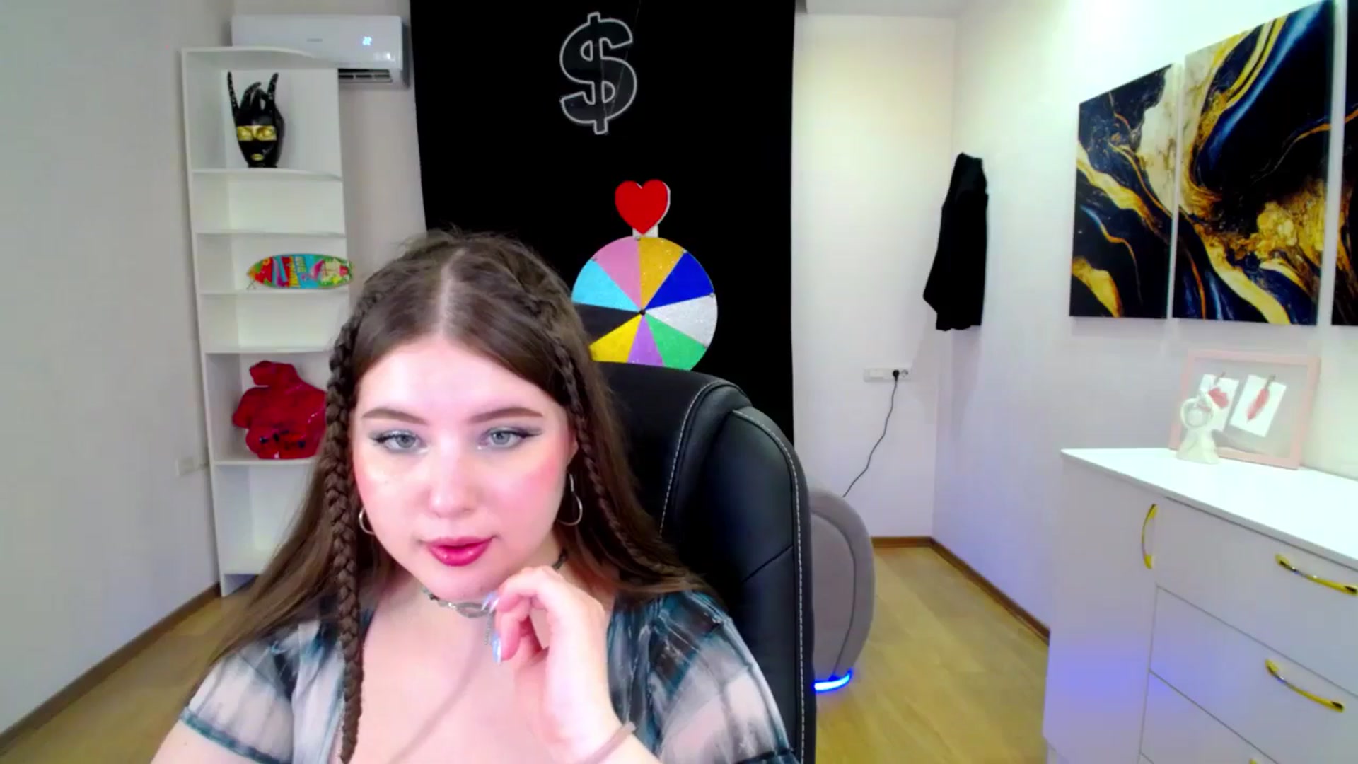 Gallery image thumbnail from AdmireMyEyes's myfreecams stream on, 04/18/2025, 23:25 image 12 of 20