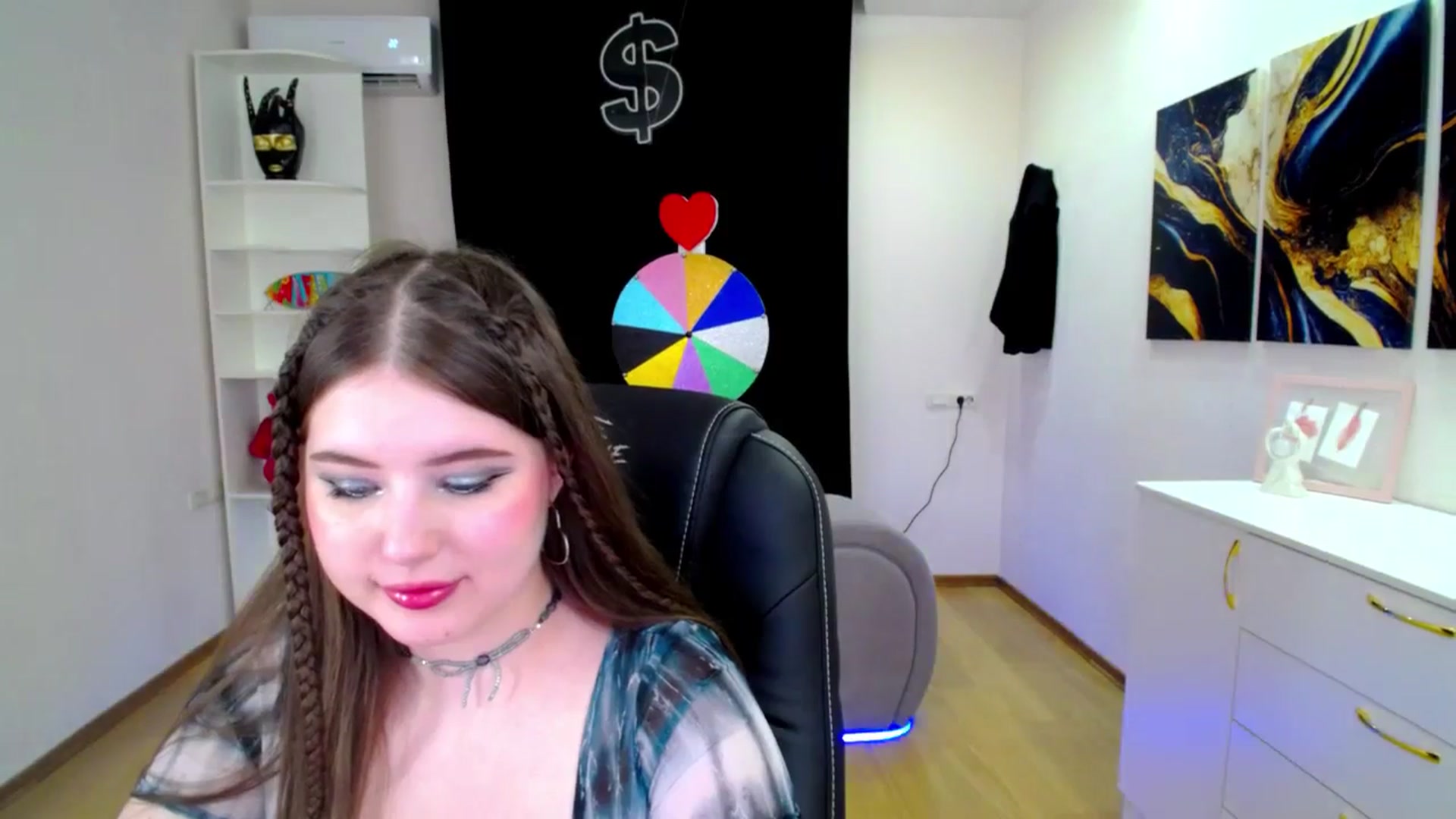 Gallery image thumbnail from AdmireMyEyes's myfreecams stream on, 04/18/2025, 23:25 image 6 of 20
