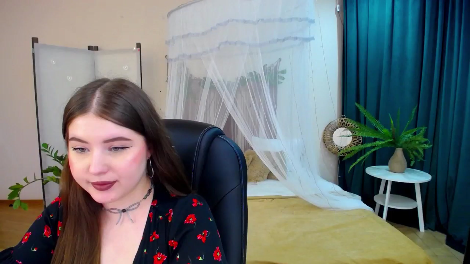 Gallery image thumbnail from AdmireMyEyes's myfreecams stream on, 04/19/2025, 22:28 image 2 of 20