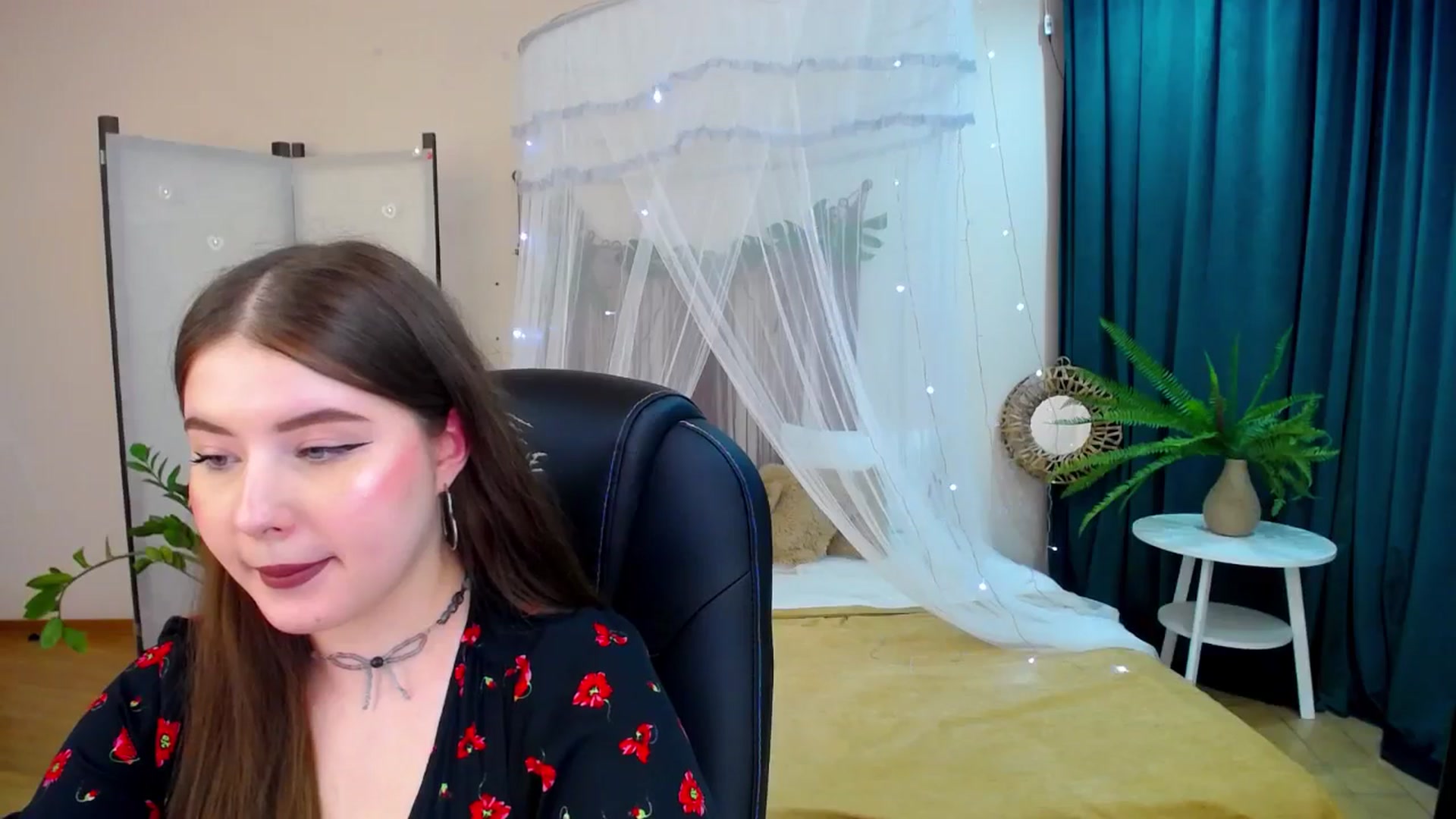 Gallery image thumbnail from AdmireMyEyes's myfreecams stream on, 04/19/2025, 22:28 image 6 of 20