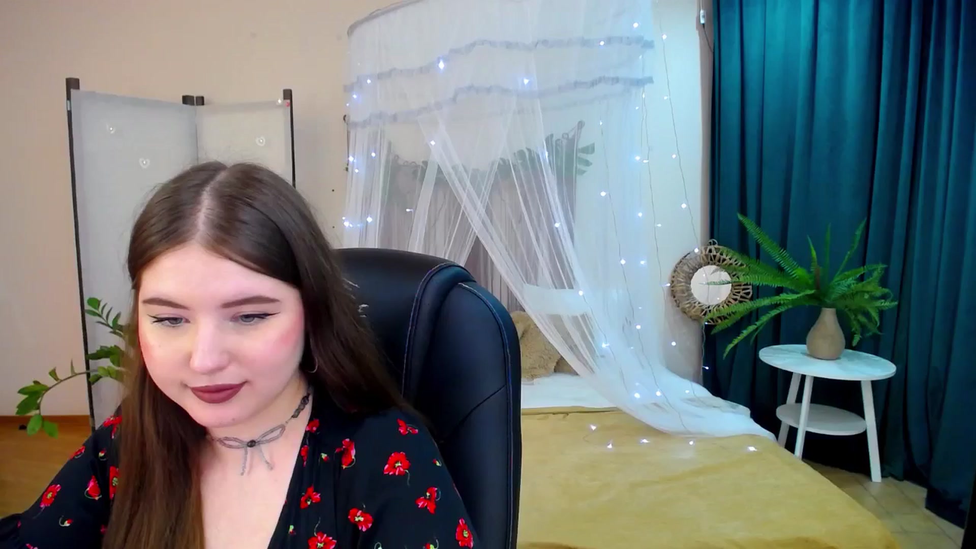 Gallery image thumbnail from AdmireMyEyes's myfreecams stream on, 04/19/2025, 22:28 image 5 of 20