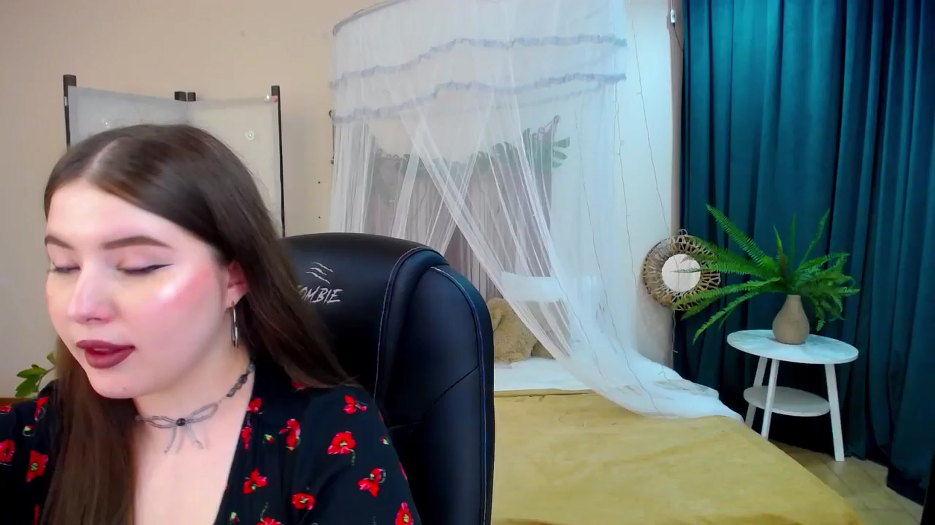 Gallery image thumbnail from AdmireMyEyes's myfreecams stream on, 04/19/2025, 22:28 image 1 of 20
