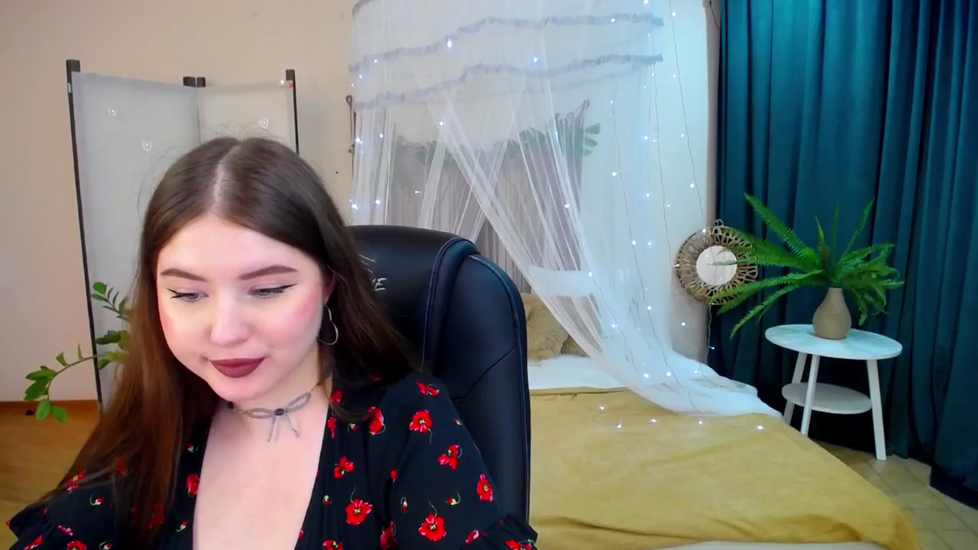 Gallery image thumbnail from AdmireMyEyes's myfreecams stream on, 04/19/2025, 22:44 image 6 of 20