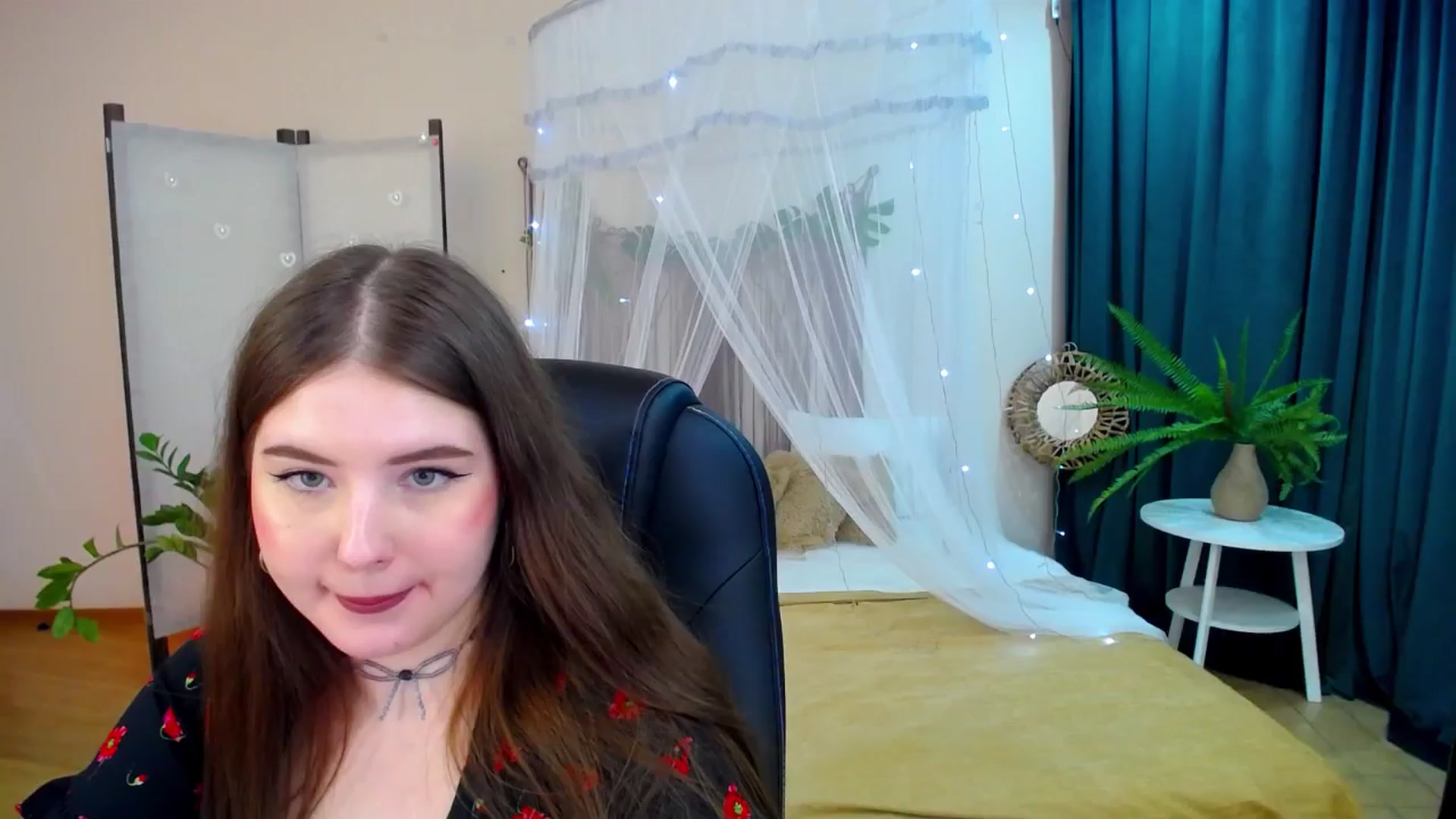 Gallery image thumbnail from AdmireMyEyes's myfreecams stream on, 04/20/2025, 01:04 image 17 of 20