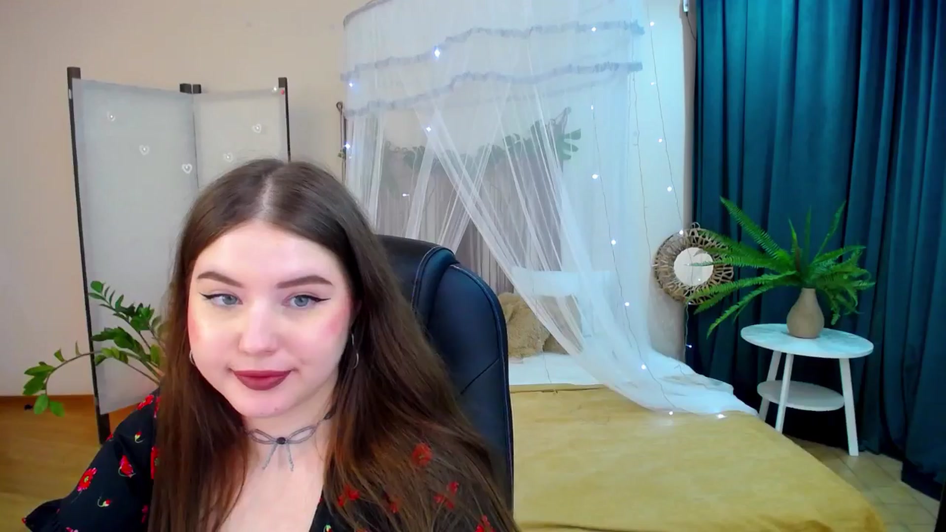 Gallery image thumbnail from AdmireMyEyes's myfreecams stream on, 04/20/2025, 01:04 image 13 of 20