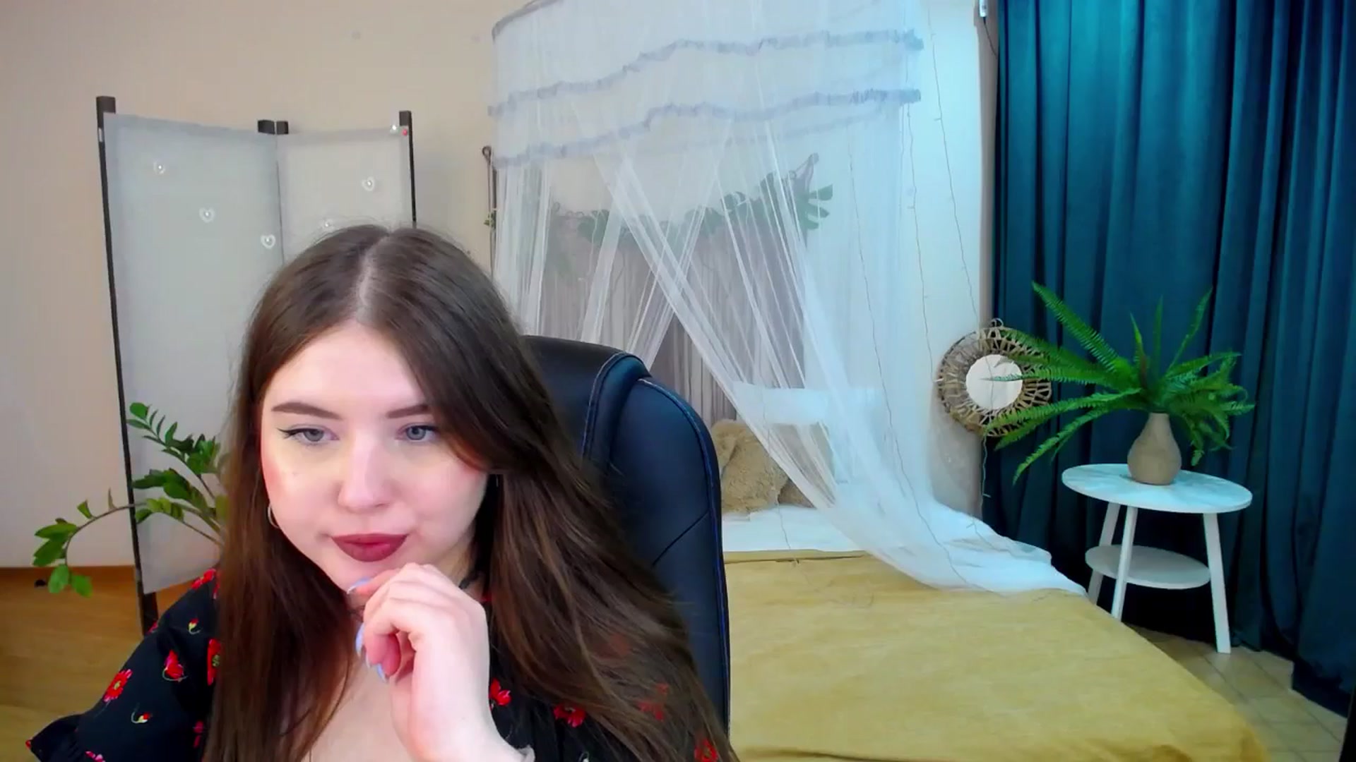 Gallery image thumbnail from AdmireMyEyes's myfreecams stream on, 04/20/2025, 01:04 image 12 of 20