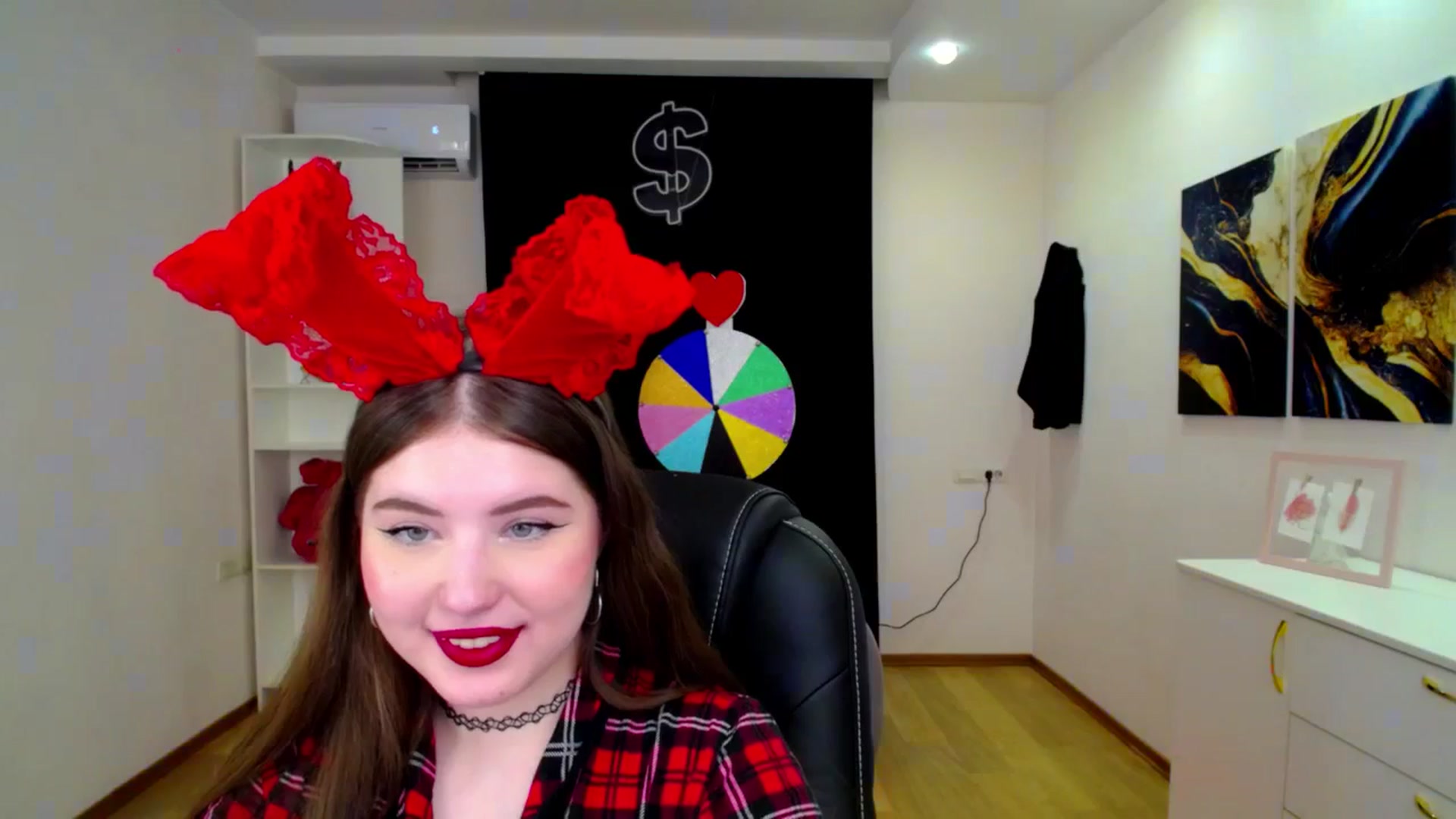 Gallery image thumbnail from AdmireMyEyes's myfreecams stream on, 04/20/2025, 20:35 image 10 of 20