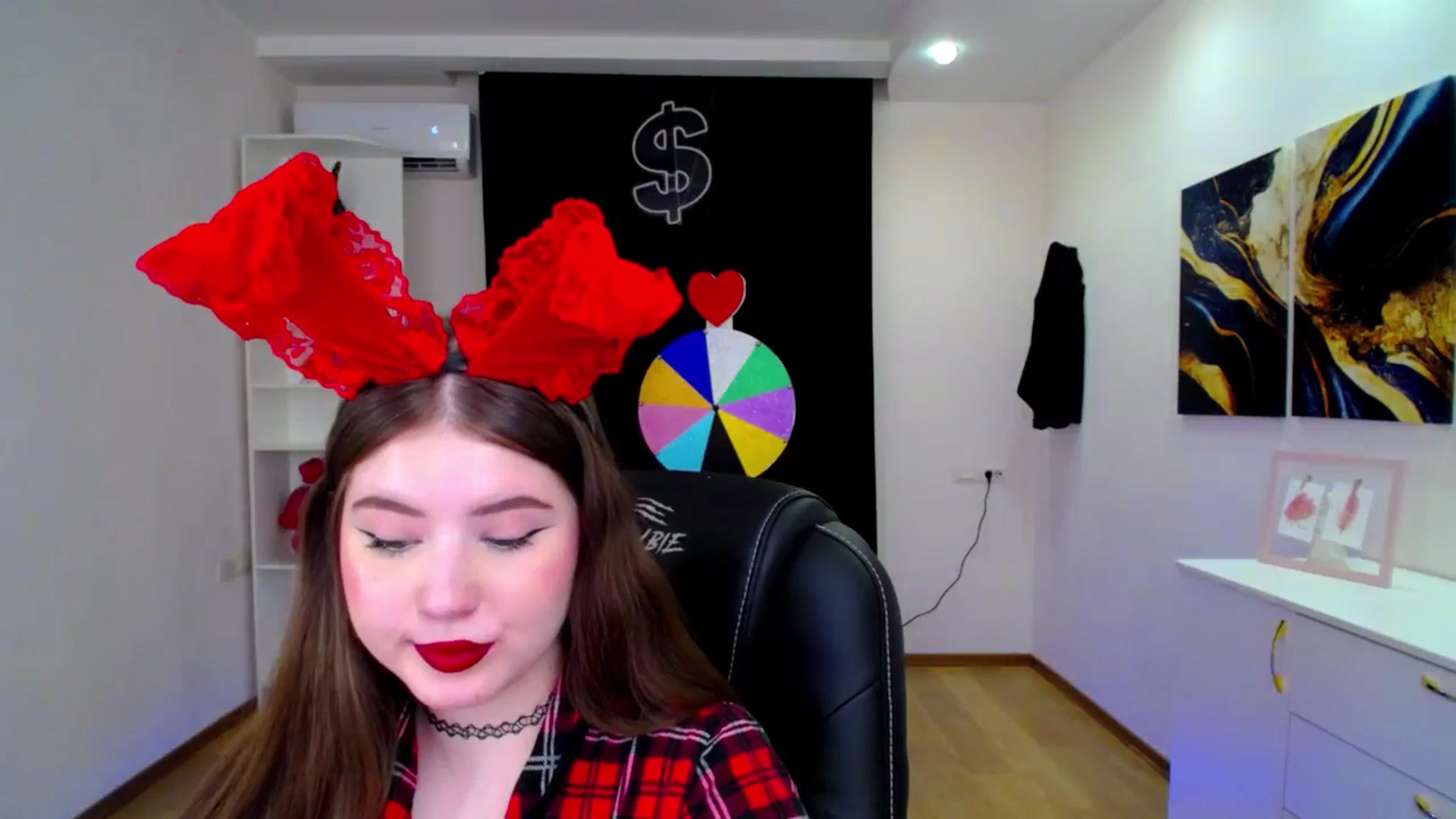 Gallery image thumbnail from AdmireMyEyes's myfreecams stream on, 04/20/2025, 20:35 image 15 of 20