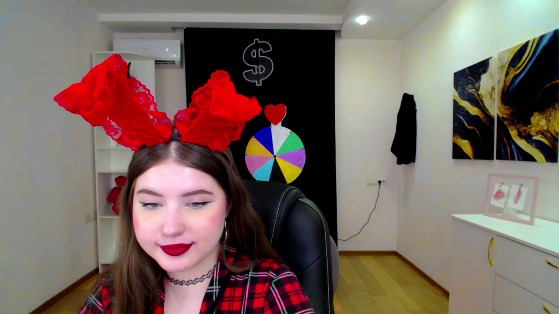Gallery image thumbnail from AdmireMyEyes's myfreecams stream on, 04/20/2025, 20:35 image 6 of 20