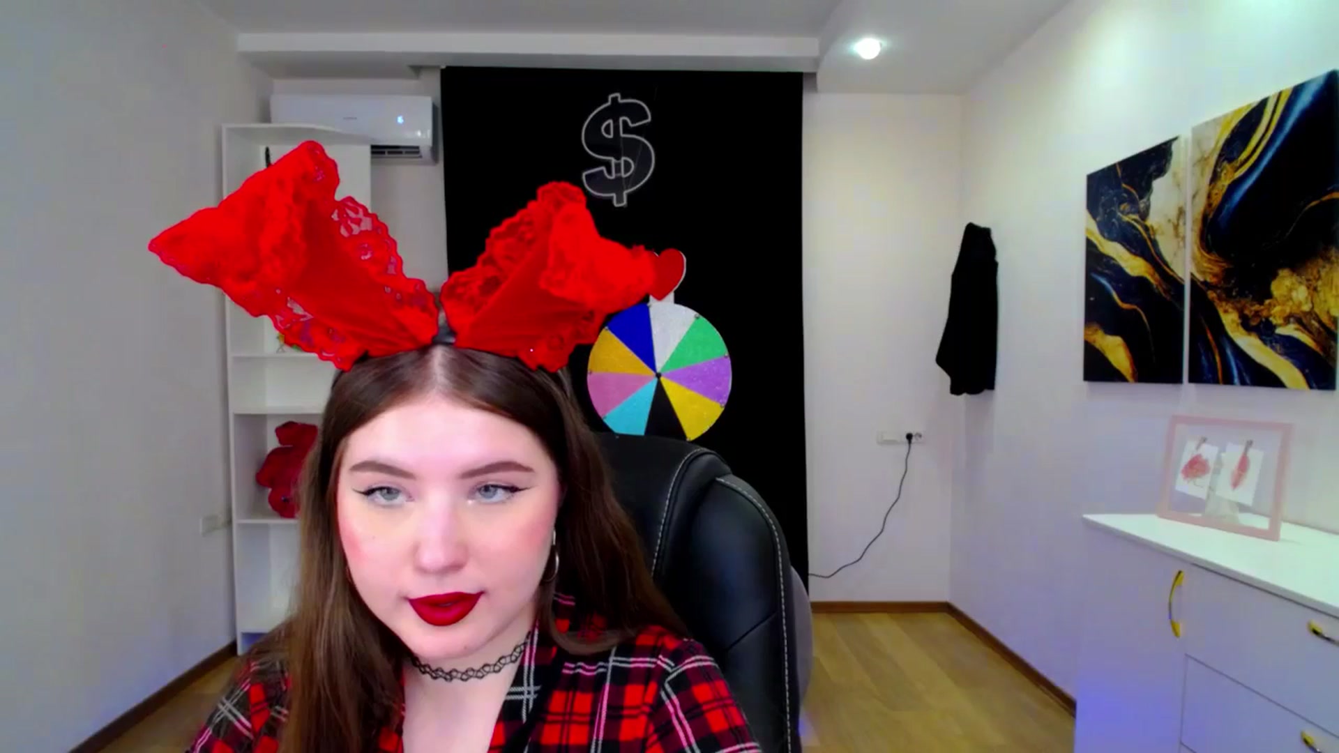 Gallery image thumbnail from AdmireMyEyes's myfreecams stream on, 04/20/2025, 20:35 image 7 of 20