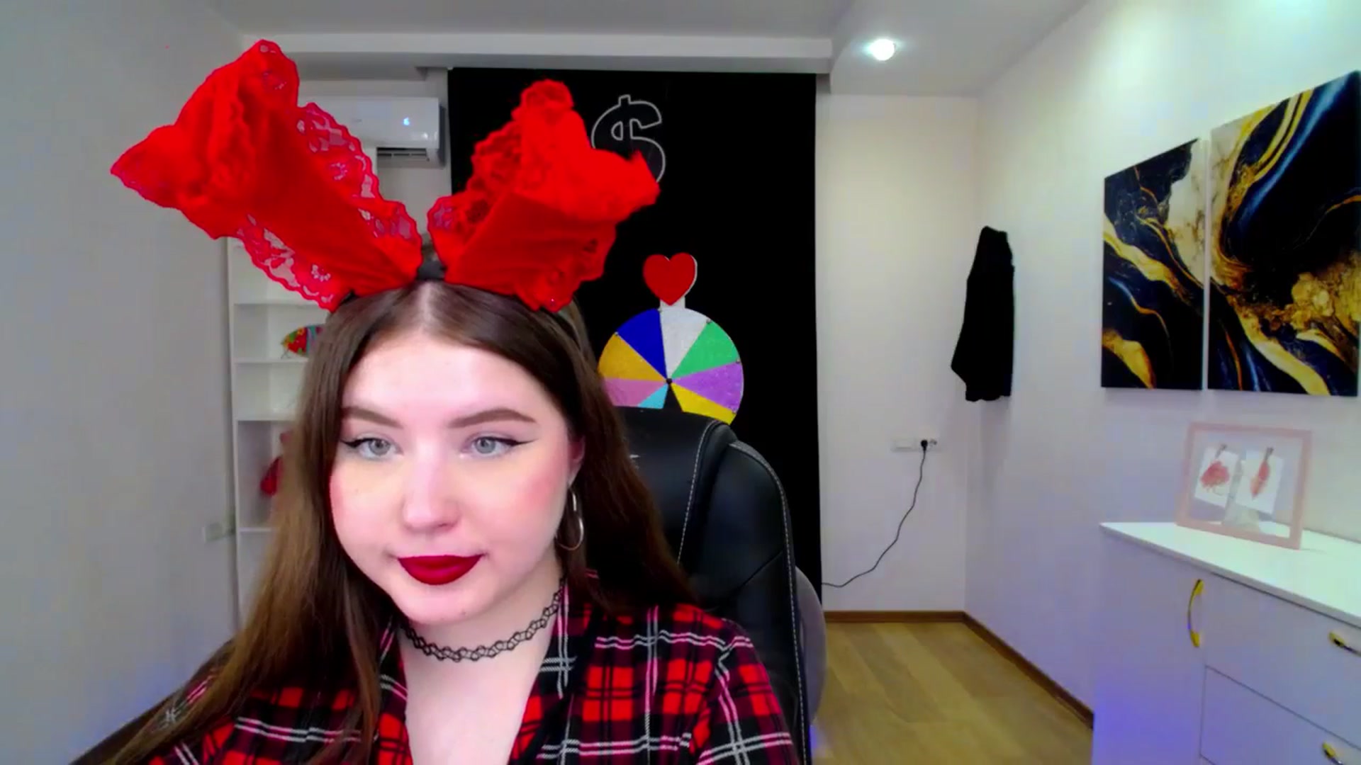 Gallery image thumbnail from AdmireMyEyes's myfreecams stream on, 04/20/2025, 20:35 image 3 of 20