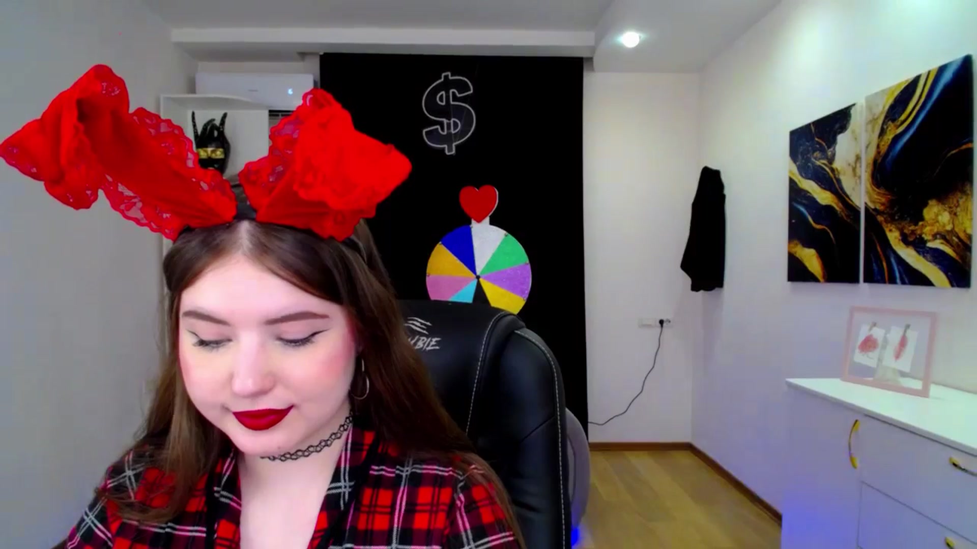 Gallery image thumbnail from AdmireMyEyes's myfreecams stream on, 04/20/2025, 21:10 image 9 of 20