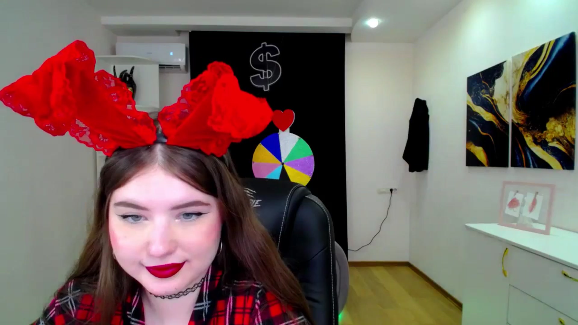 Gallery image thumbnail from AdmireMyEyes's myfreecams stream on, 04/20/2025, 21:10 image 10 of 20