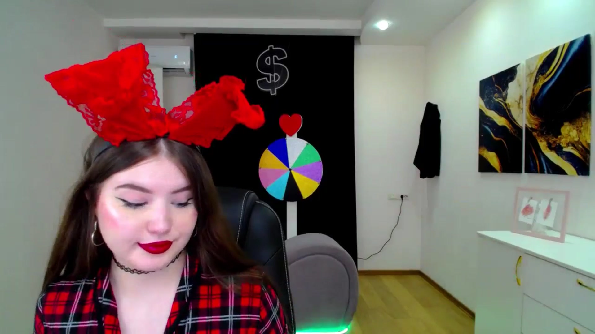 Gallery image thumbnail from AdmireMyEyes's myfreecams stream on, 04/20/2025, 21:10 image 17 of 20