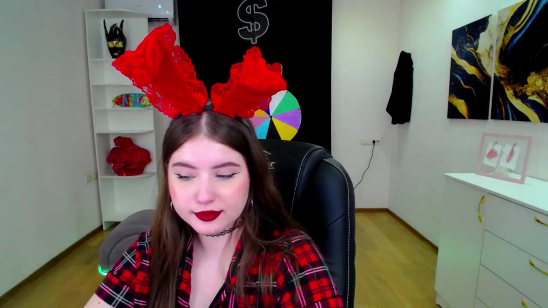 Gallery image thumbnail from AdmireMyEyes's myfreecams stream on, 04/20/2025, 23:47 image 2 of 20