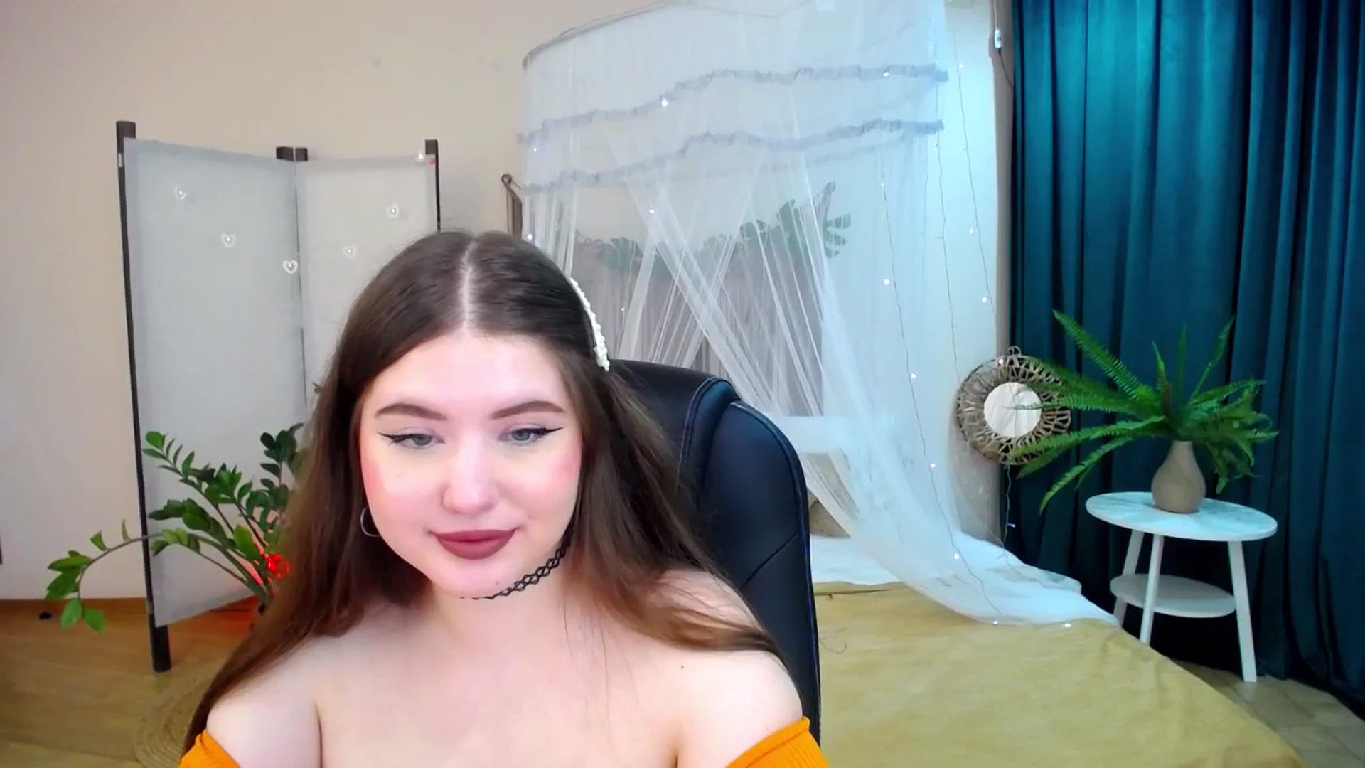 Gallery image thumbnail from AdmireMyEyes's myfreecams stream on, 04/21/2025, 19:08 image 17 of 20