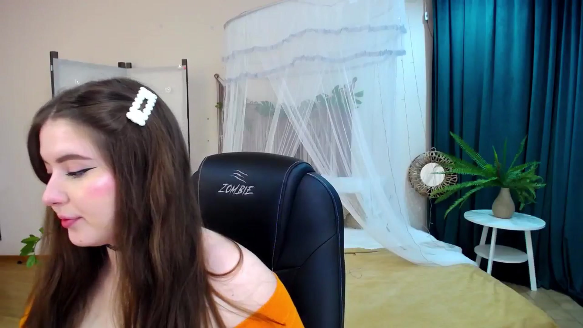 Gallery image thumbnail from AdmireMyEyes's myfreecams stream on, 04/21/2025, 19:08 image 2 of 20