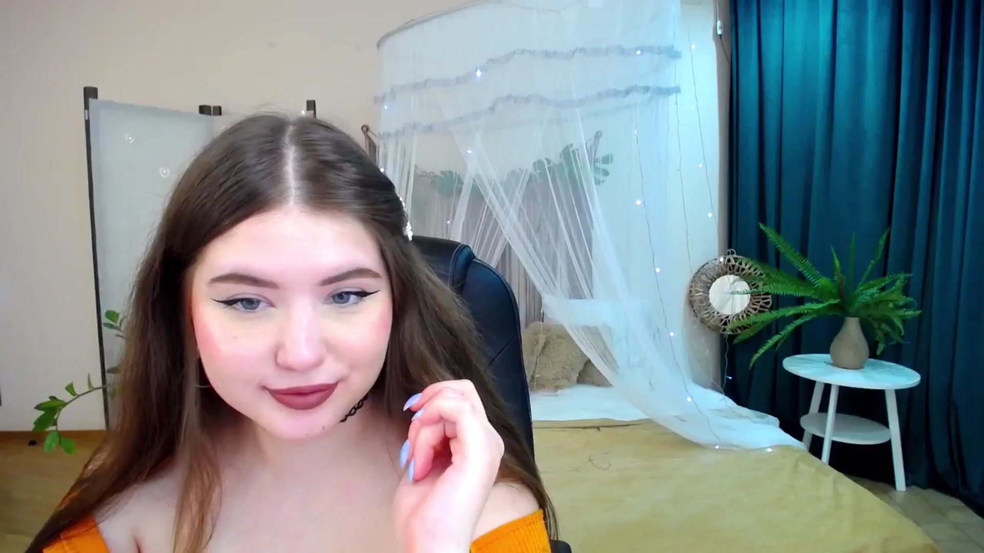 Gallery image thumbnail from AdmireMyEyes's myfreecams stream on, 04/21/2025, 19:08 image 15 of 20