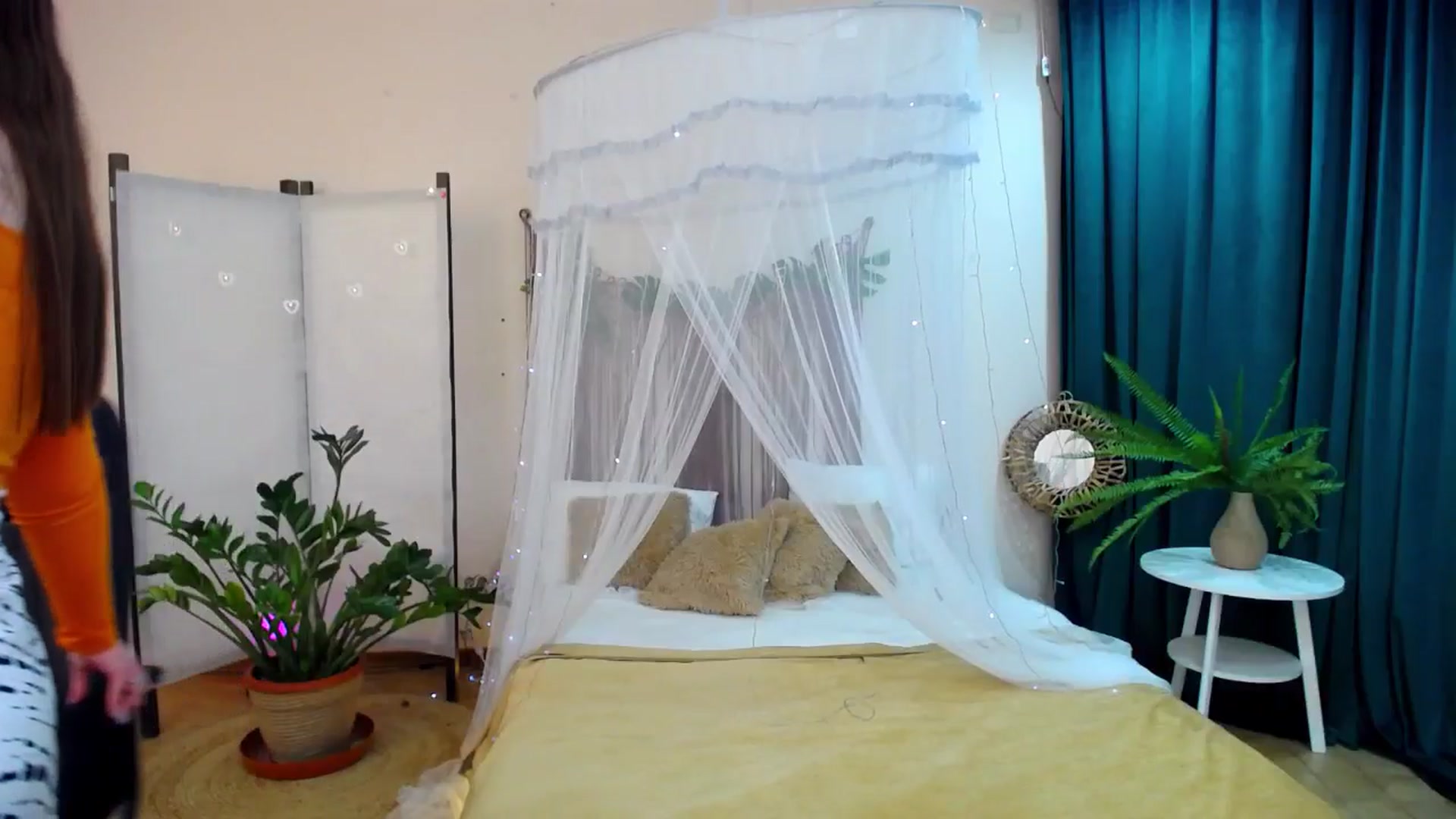 Gallery image thumbnail from AdmireMyEyes's myfreecams stream on, 04/21/2025, 19:24 image 16 of 20