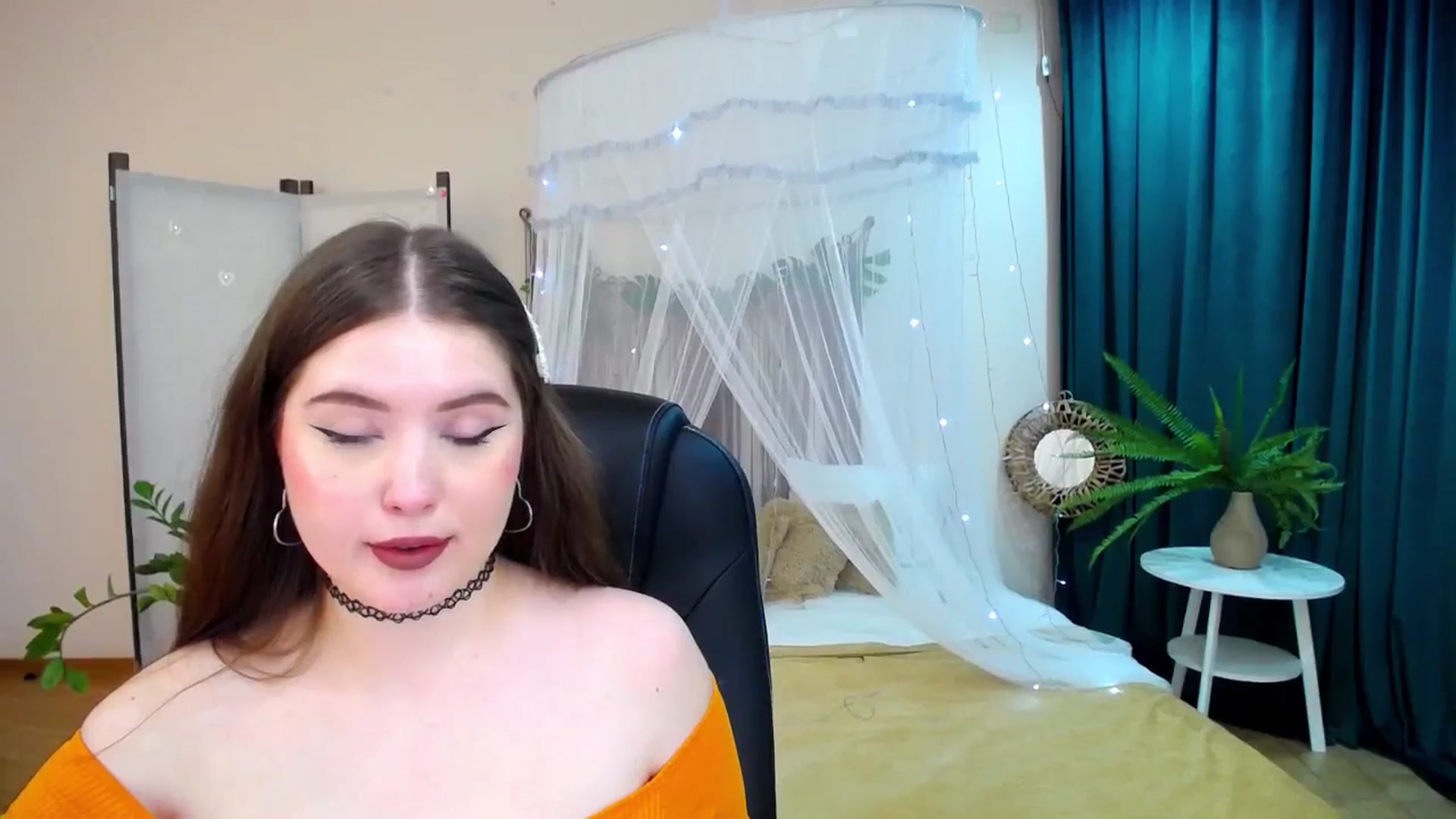 Gallery image thumbnail from AdmireMyEyes's myfreecams stream on, 04/21/2025, 19:24 image 6 of 20