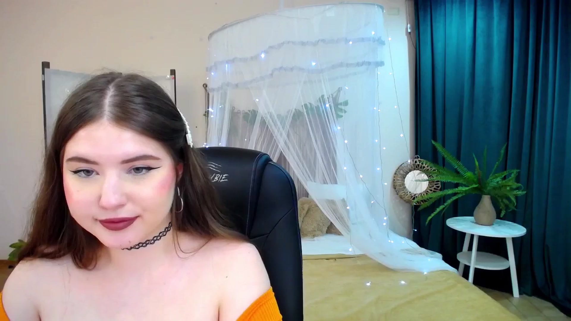 Gallery image thumbnail from AdmireMyEyes's myfreecams stream on, 04/21/2025, 21:36 image 15 of 20