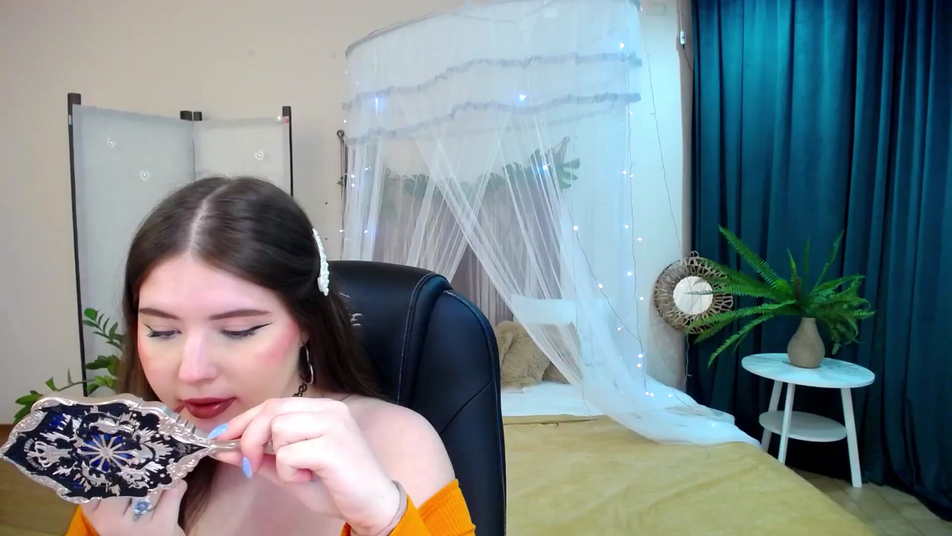 Gallery image thumbnail from AdmireMyEyes's myfreecams stream on, 04/21/2025, 22:52 image 1 of 20