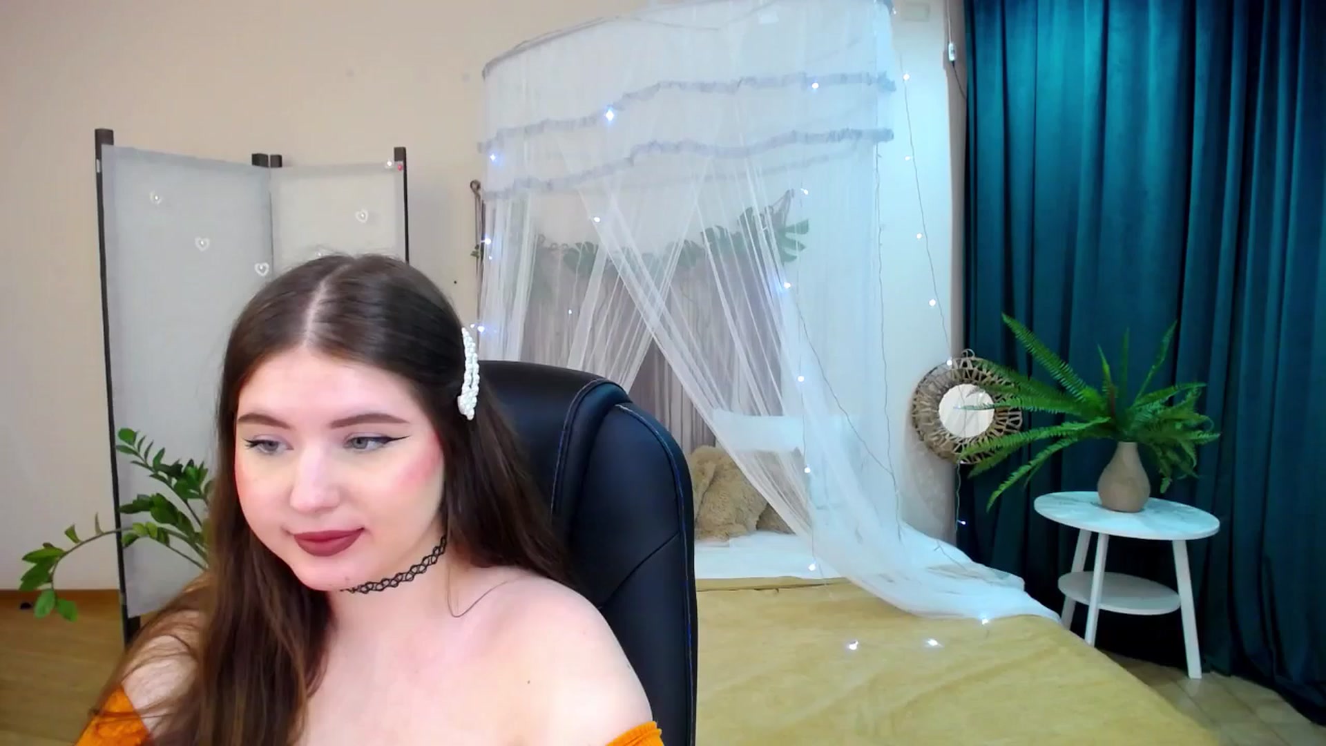 Gallery image thumbnail from AdmireMyEyes's myfreecams stream on, 04/21/2025, 22:52 image 5 of 20