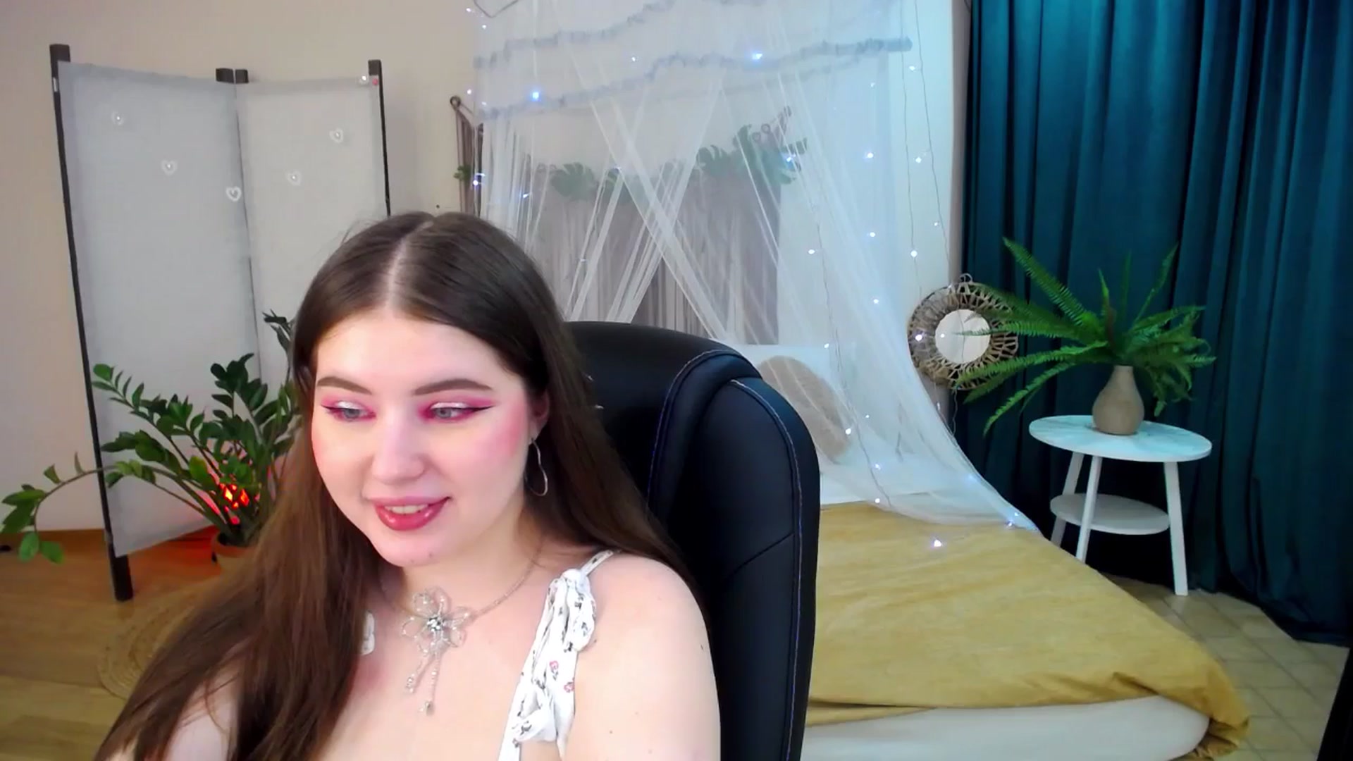 Gallery image thumbnail from AdmireMyEyes's myfreecams stream on, 04/22/2025, 20:29 image 8 of 20