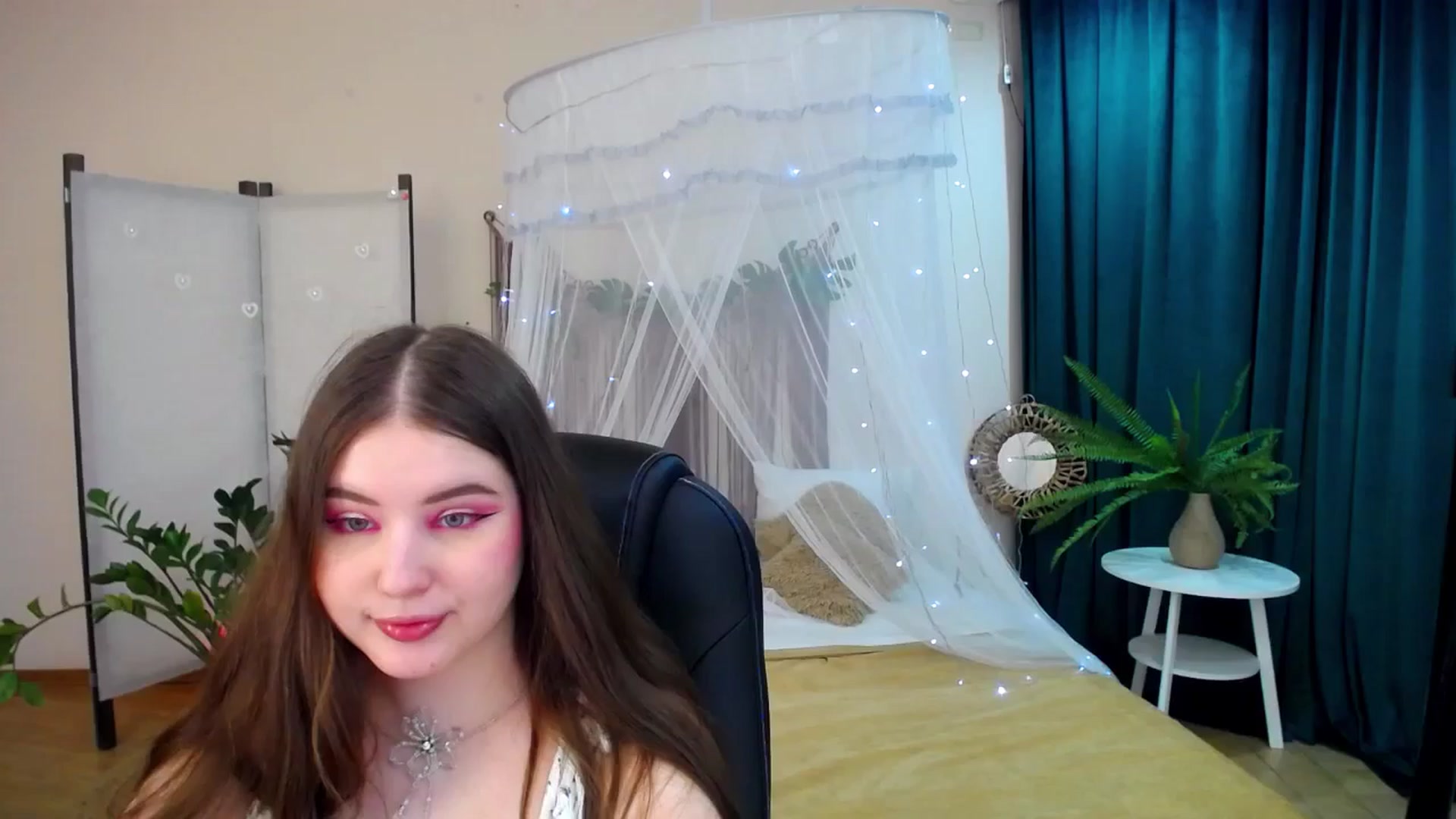 Gallery image thumbnail from AdmireMyEyes's myfreecams stream on, 04/22/2025, 20:29 image 20 of 20