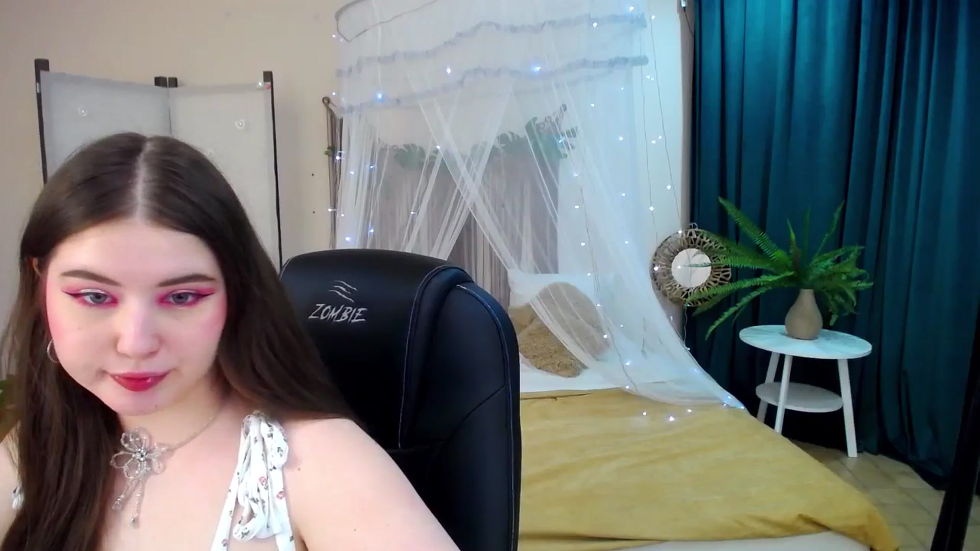 Gallery image thumbnail from AdmireMyEyes's myfreecams stream on, 04/22/2025, 20:29 image 2 of 20