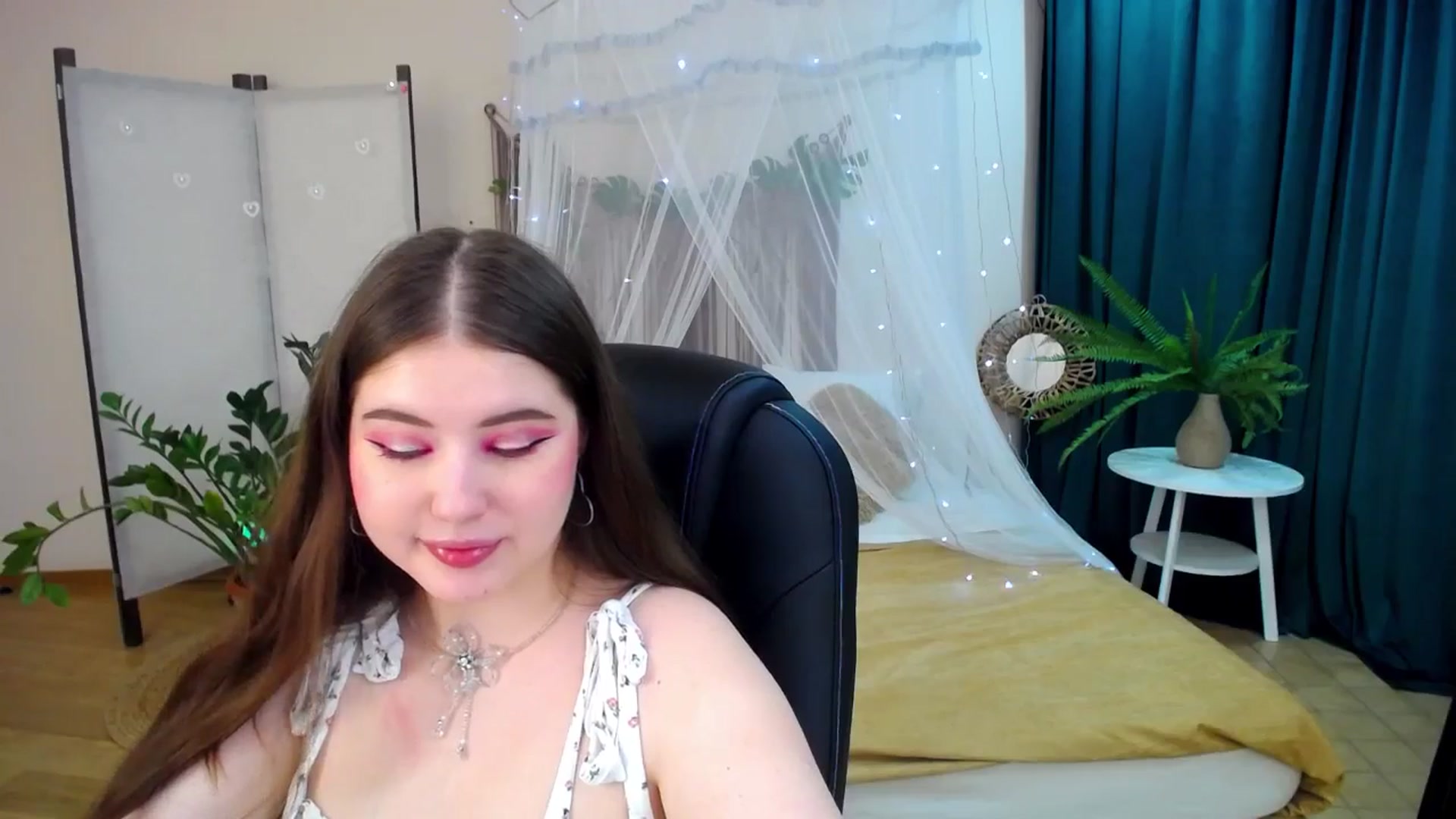 Gallery image thumbnail from AdmireMyEyes's myfreecams stream on, 04/22/2025, 20:29 image 10 of 20