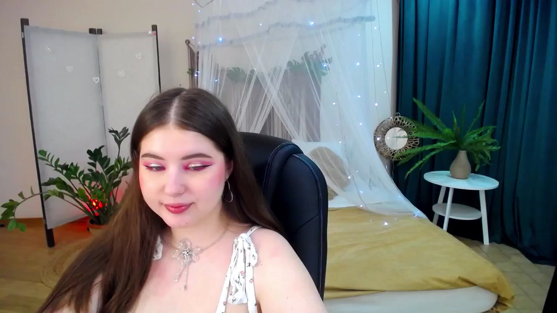 Gallery image thumbnail from AdmireMyEyes's myfreecams stream on, 04/22/2025, 20:29 image 7 of 20