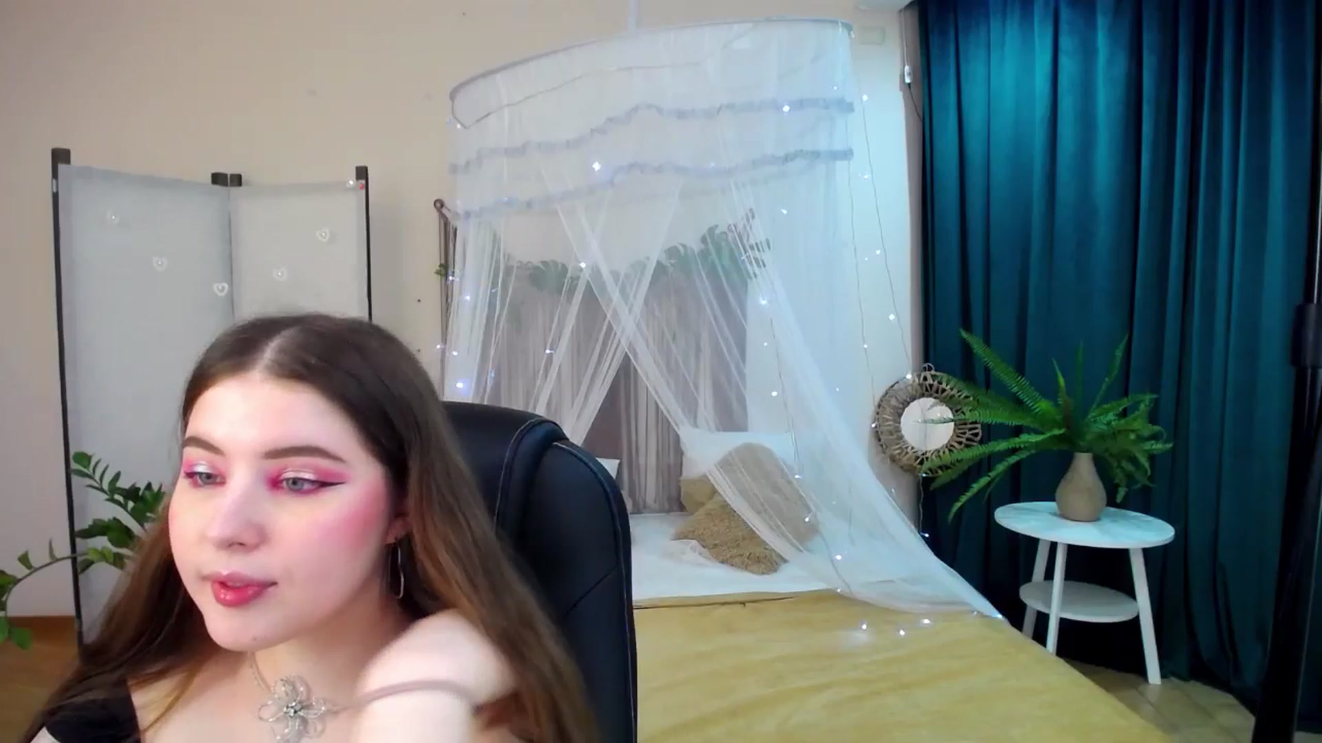 Gallery image thumbnail from AdmireMyEyes's myfreecams stream on, 04/22/2025, 21:20 image 20 of 20