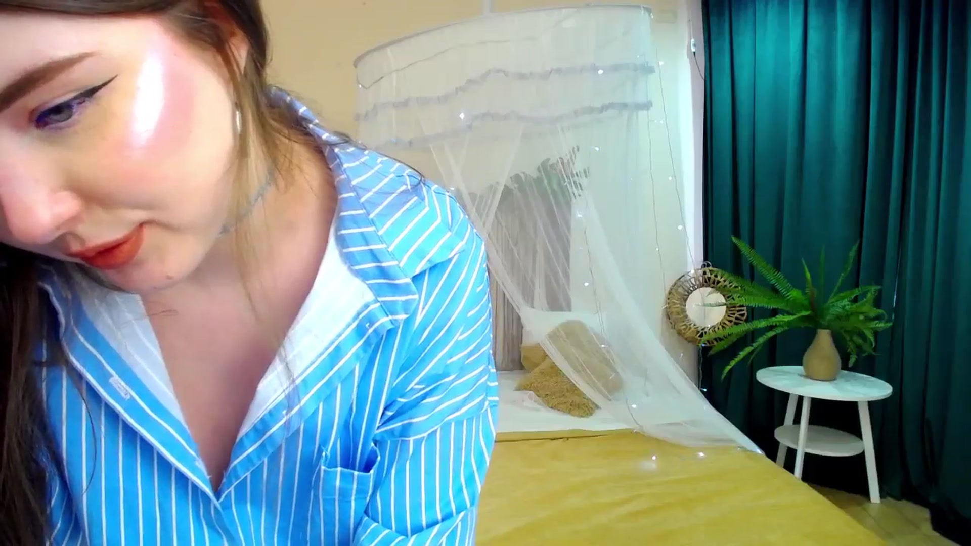Gallery image thumbnail from AdmireMyEyes's myfreecams stream on, 04/24/2025, 07:47 image 10 of 20
