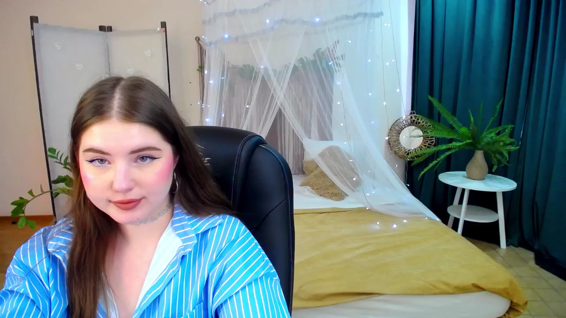 Gallery image thumbnail from AdmireMyEyes's myfreecams stream on, 04/24/2025, 07:47 image 1 of 20